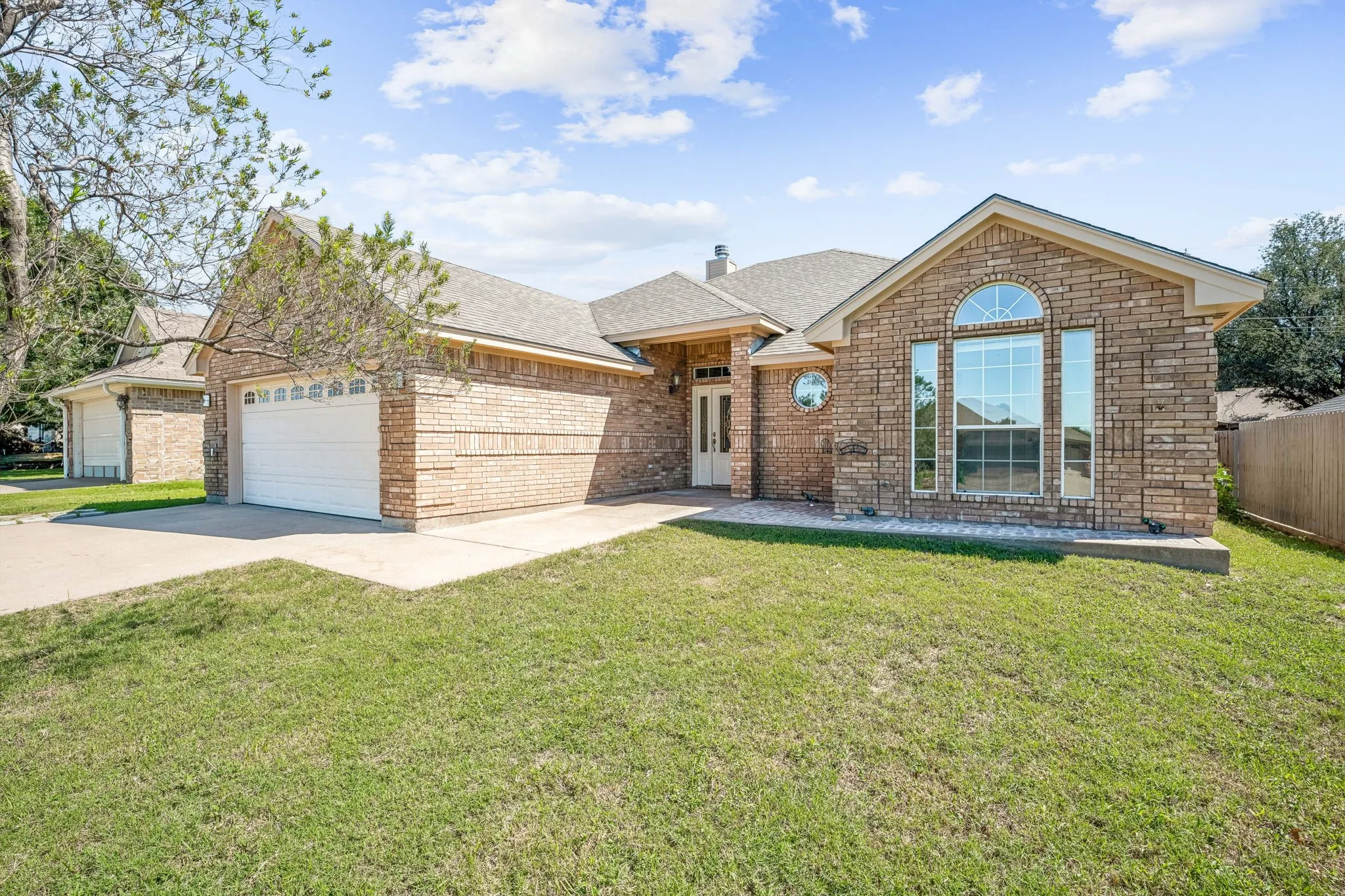 Single Family Residence For Sale in Erath County , 320 Midnight Shadow, Stephenville, Texas 76401, 3 Bedroom, 2 Bathroom, Garage spaces, 1,625 Sqft, built in 2009, mls#21398288, Real Estate Agent in Stephenville, Homes For Sale in Erath county, Homes For Sale in Stephenville, Realtor in Stephenville Texas, Real Estate Brokerage Independent Realty Texas, Luminita Cordes Realtor