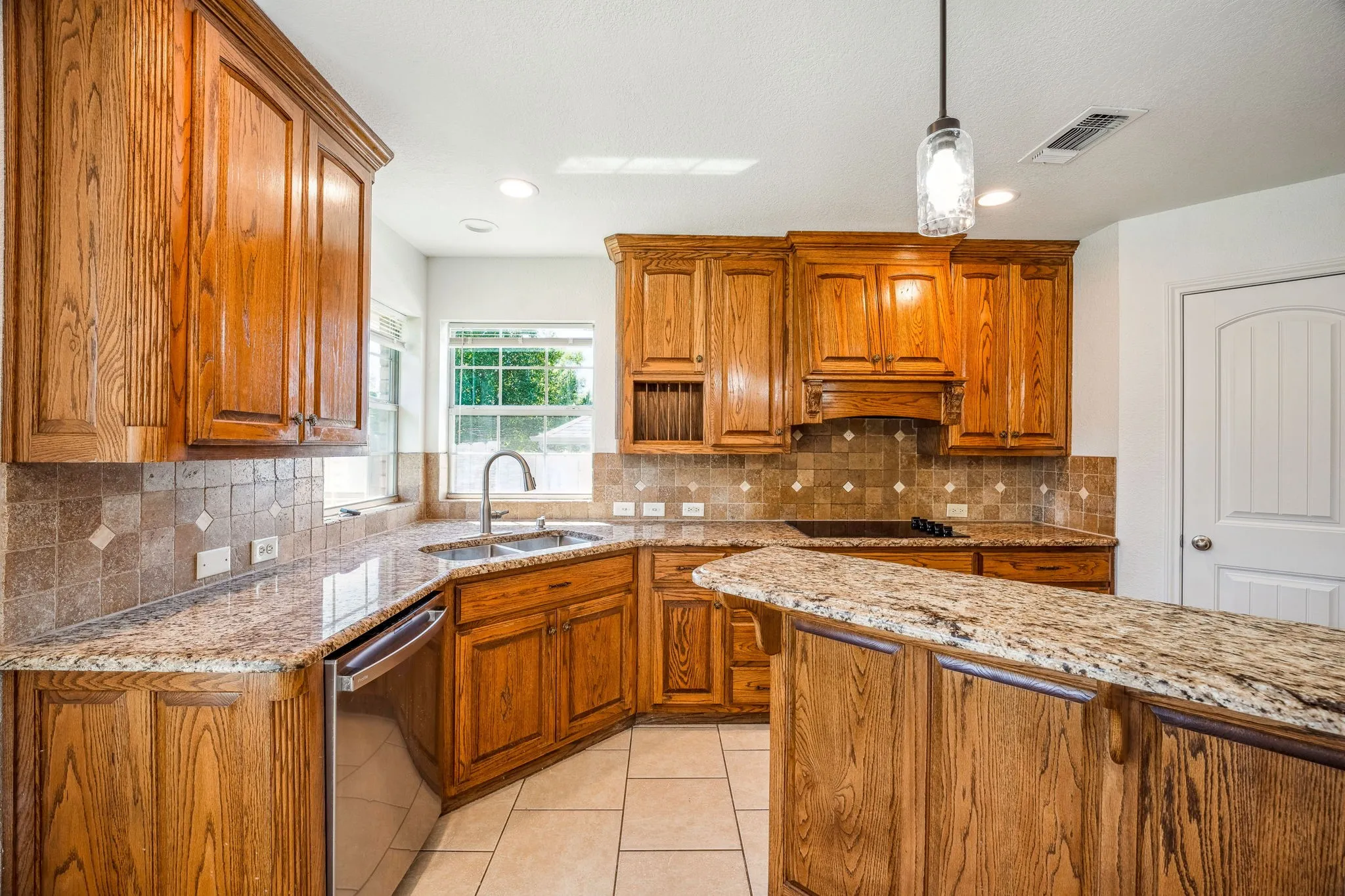 Single Family Residence For Sale in Erath County , 320 Midnight Shadow, Stephenville, Texas 76401, 3 Bedroom, 2 Bathroom, Garage spaces, 1,625 Sqft, built in 2009, mls#21398288, Real Estate Agent in Stephenville, Homes For Sale in Erath county, Homes For Sale in Stephenville, Realtor in Stephenville Texas, Real Estate Brokerage Independent Realty Texas, Luminita Cordes Realtor