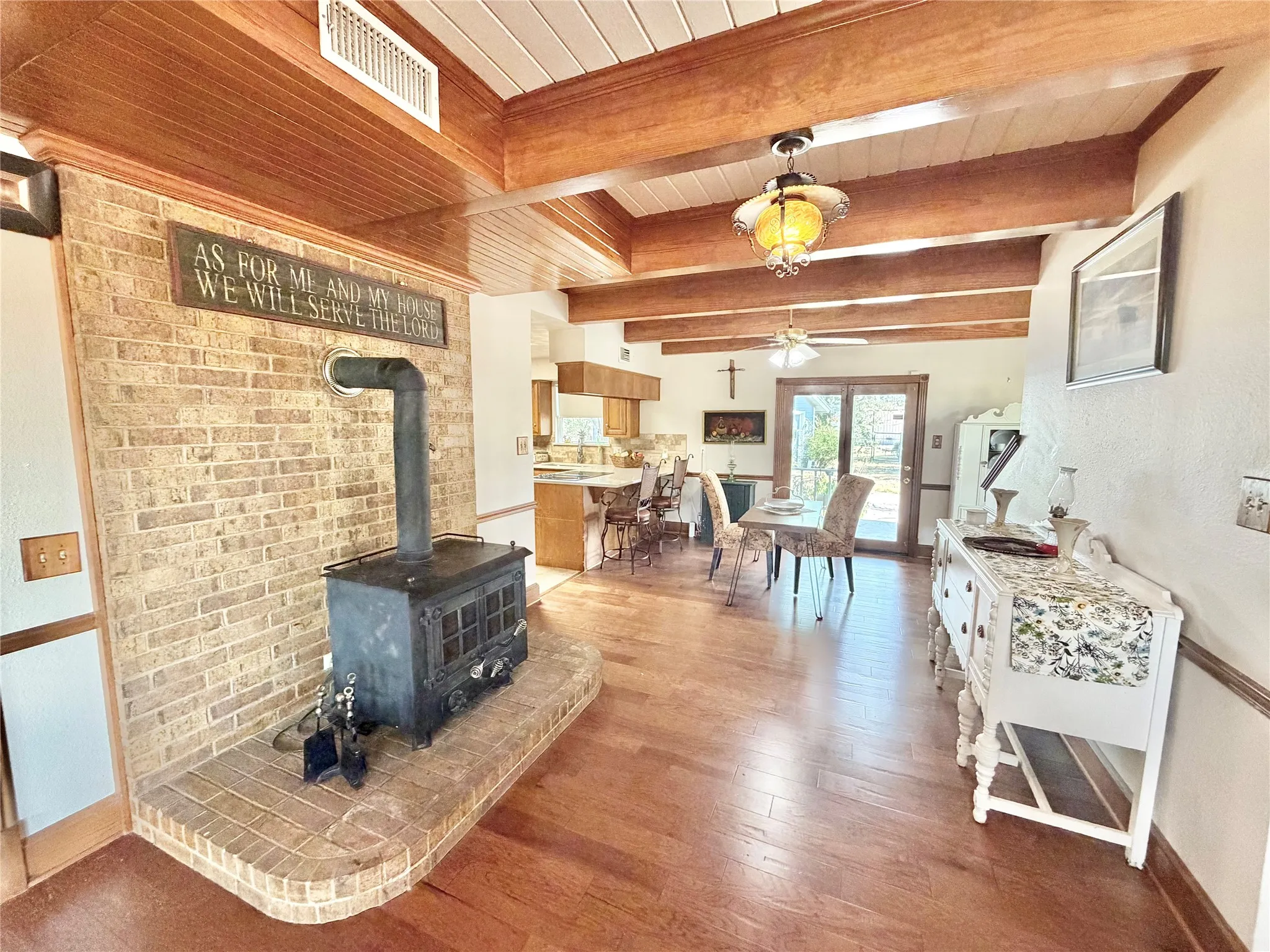 Farm For Sale in Denton County , 2284 Mitchell Road, Krum, Texas 76249, 3 Bedroom, 2 Bathroom, 2 Garage spaces, 1,792 Sqft, built in 1983, mls#21398265, Real Estate Agent in Krum, Homes For Sale in Denton county, Homes For Sale in Krum, Realtor in Krum Texas, Real Estate Brokerage Independent Realty Texas, Luminita Cordes Realtor