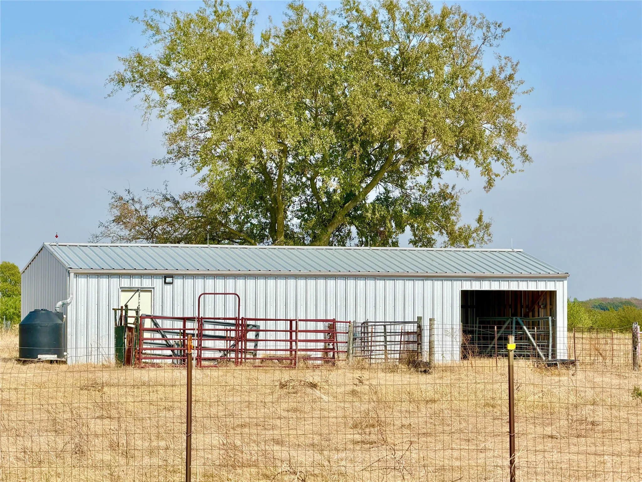 Farm For Sale in Denton County , 2284 Mitchell Road, Krum, Texas 76249, 3 Bedroom, 2 Bathroom, 2 Garage spaces, 1,792 Sqft, built in 1983, mls#21398265, Real Estate Agent in Krum, Homes For Sale in Denton county, Homes For Sale in Krum, Realtor in Krum Texas, Real Estate Brokerage Independent Realty Texas, Luminita Cordes Realtor