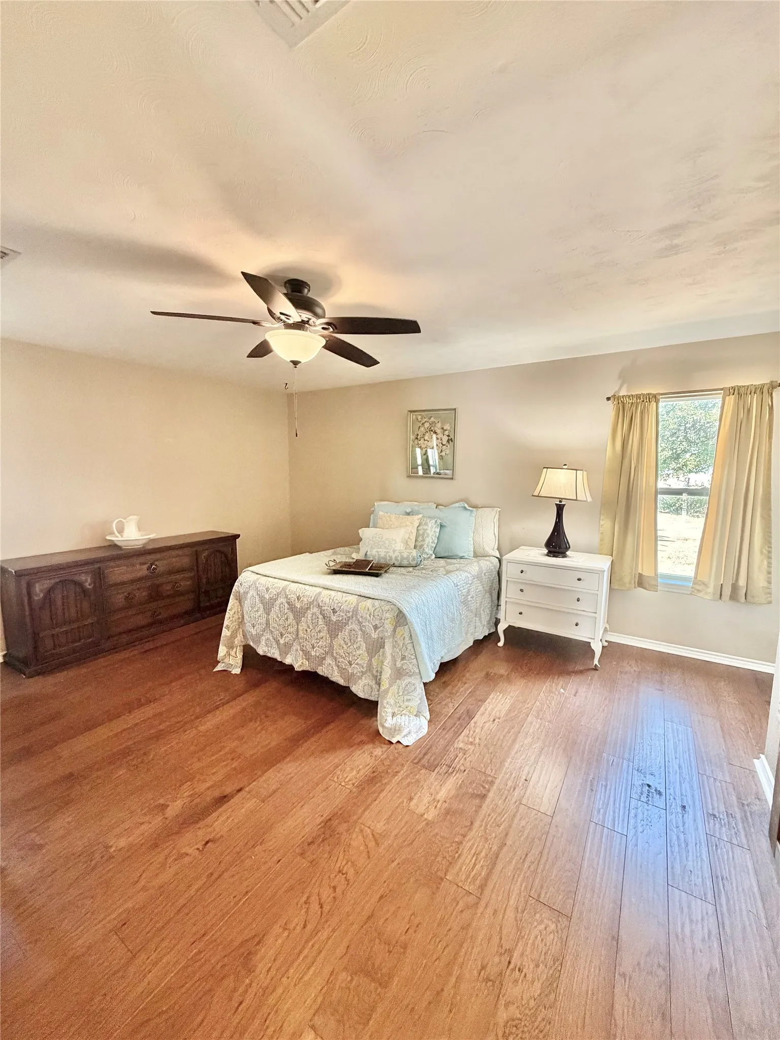 Farm For Sale in Denton County , 2284 Mitchell Road, Krum, Texas 76249, 3 Bedroom, 2 Bathroom, 2 Garage spaces, 1,792 Sqft, built in 1983, mls#21398265, Real Estate Agent in Krum, Homes For Sale in Denton county, Homes For Sale in Krum, Realtor in Krum Texas, Real Estate Brokerage Independent Realty Texas, Luminita Cordes Realtor