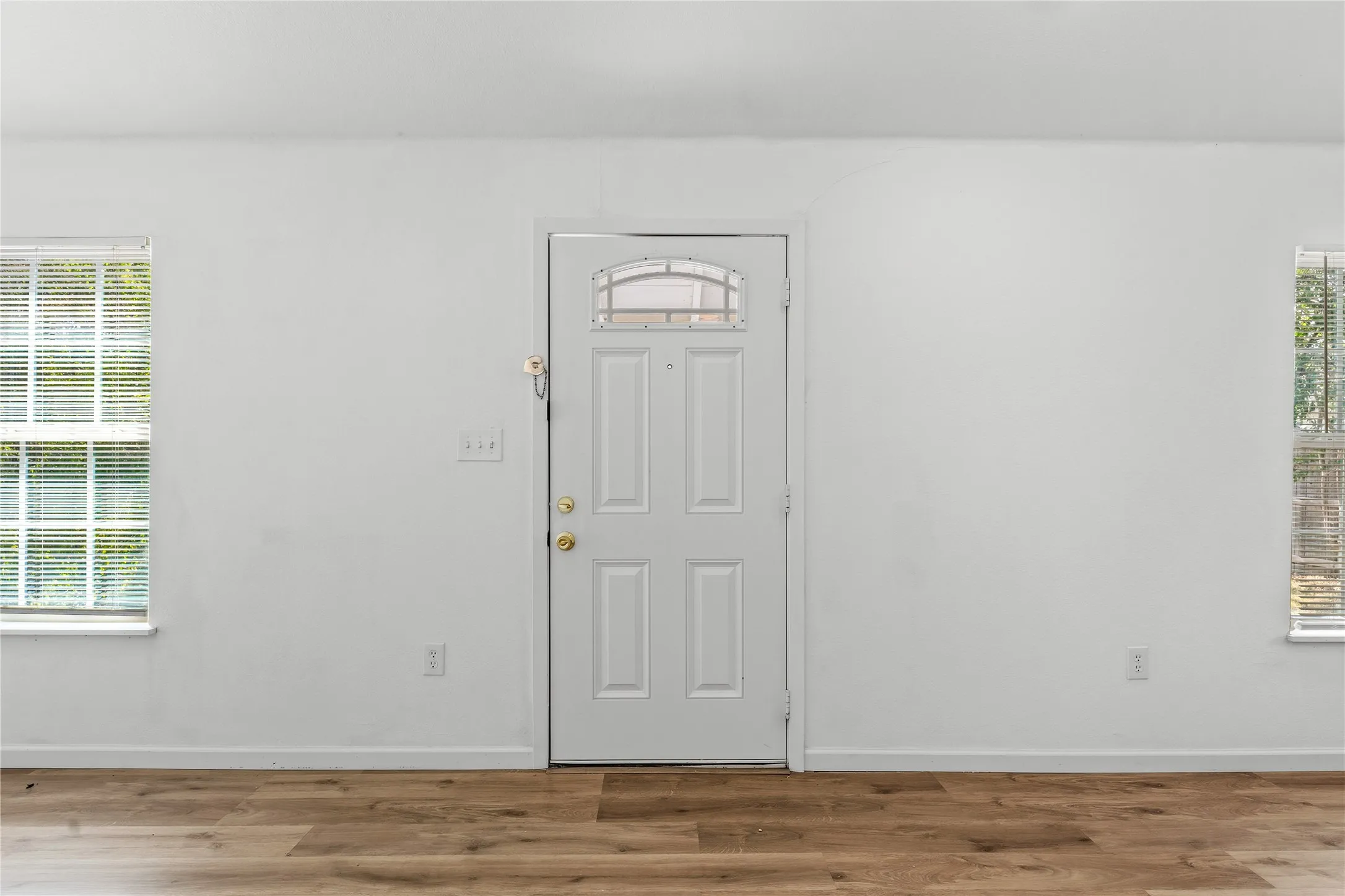 Single Family Residence For Sale in Mc Lennan County , 2123 Burnett Avenue, Waco, Texas 76706, 3 Bedroom, 2 Bathroom, Garage spaces, 1,184 Sqft, built in 1945, mls#21398221, Real Estate Agent in Waco, Homes For Sale in Mc Lennan county, Homes For Sale in Waco, Realtor in Waco Texas, Real Estate Brokerage Independent Realty Texas, Luminita Cordes Realtor