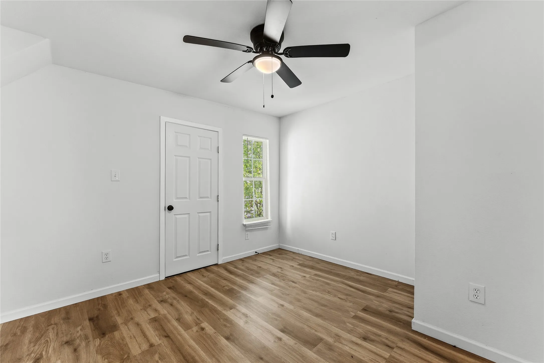 Single Family Residence For Sale in Mc Lennan County , 2123 Burnett Avenue, Waco, Texas 76706, 3 Bedroom, 2 Bathroom, Garage spaces, 1,184 Sqft, built in 1945, mls#21398221, Real Estate Agent in Waco, Homes For Sale in Mc Lennan county, Homes For Sale in Waco, Realtor in Waco Texas, Real Estate Brokerage Independent Realty Texas, Luminita Cordes Realtor