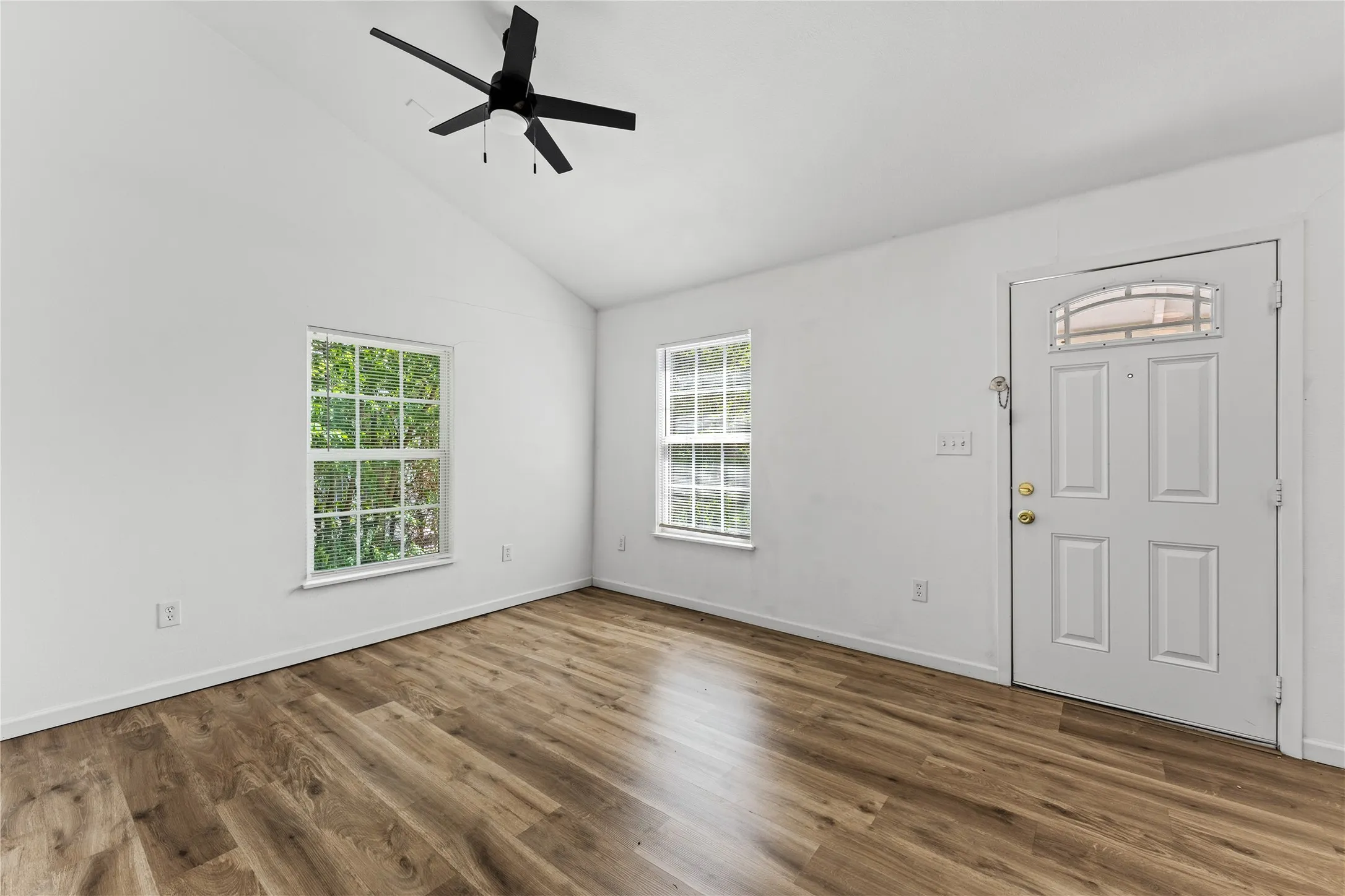 Single Family Residence For Sale in Mc Lennan County , 2123 Burnett Avenue, Waco, Texas 76706, 3 Bedroom, 2 Bathroom, Garage spaces, 1,184 Sqft, built in 1945, mls#21398221, Real Estate Agent in Waco, Homes For Sale in Mc Lennan county, Homes For Sale in Waco, Realtor in Waco Texas, Real Estate Brokerage Independent Realty Texas, Luminita Cordes Realtor