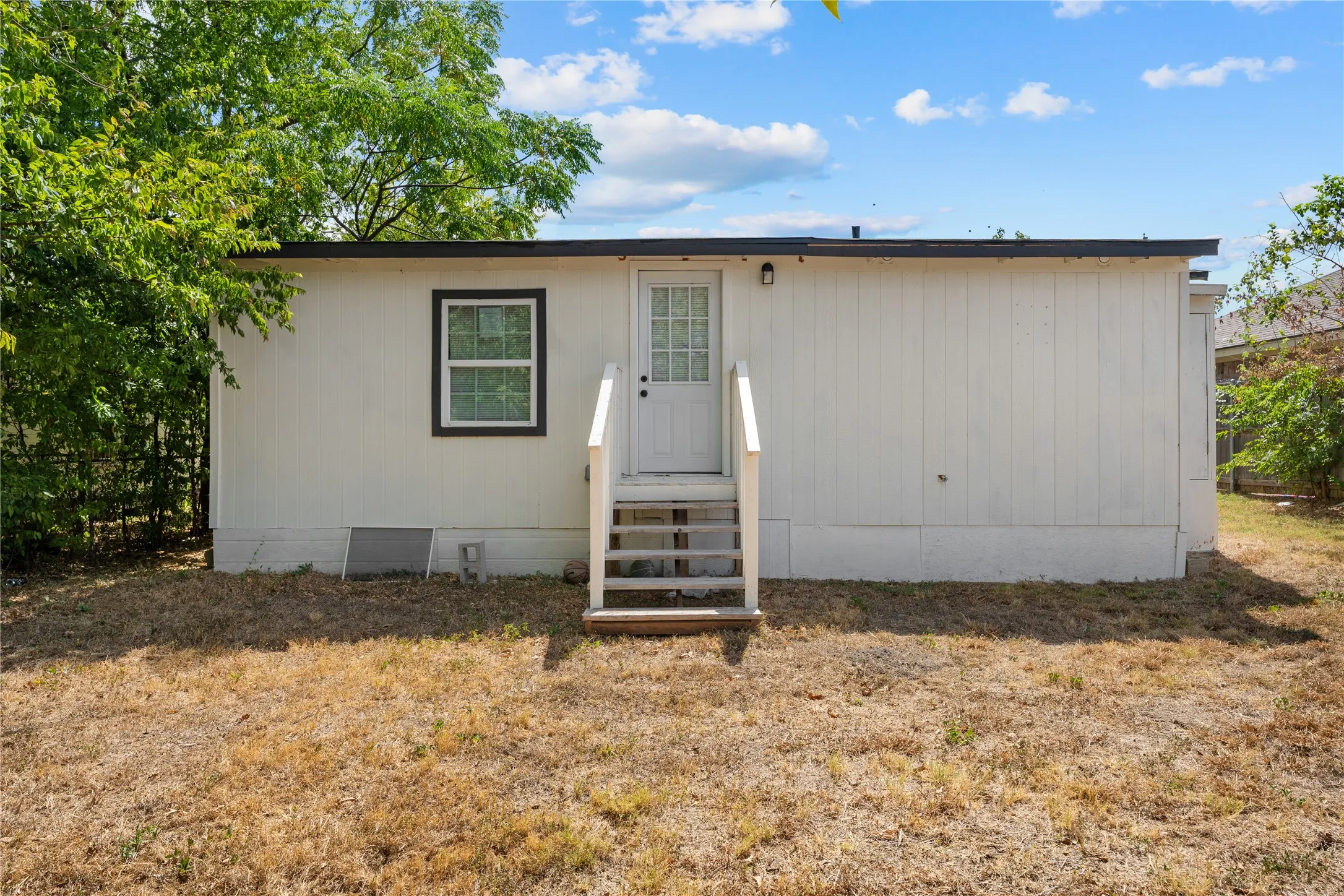 Single Family Residence For Sale in Mc Lennan County , 2123 Burnett Avenue, Waco, Texas 76706, 3 Bedroom, 2 Bathroom, Garage spaces, 1,184 Sqft, built in 1945, mls#21398221, Real Estate Agent in Waco, Homes For Sale in Mc Lennan county, Homes For Sale in Waco, Realtor in Waco Texas, Real Estate Brokerage Independent Realty Texas, Luminita Cordes Realtor