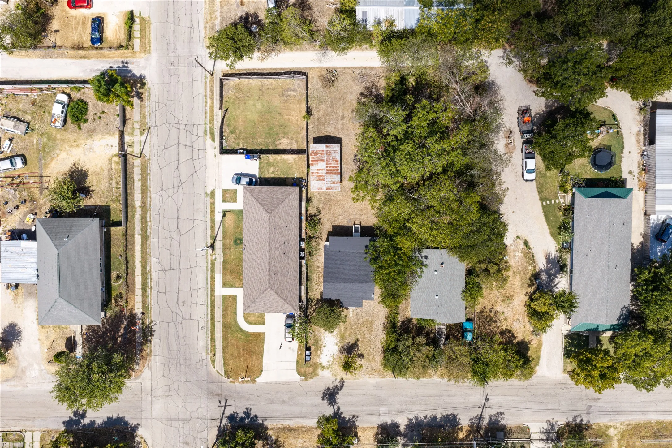 Single Family Residence For Sale in Mc Lennan County , 2123 Burnett Avenue, Waco, Texas 76706, 3 Bedroom, 2 Bathroom, Garage spaces, 1,184 Sqft, built in 1945, mls#21398221, Real Estate Agent in Waco, Homes For Sale in Mc Lennan county, Homes For Sale in Waco, Realtor in Waco Texas, Real Estate Brokerage Independent Realty Texas, Luminita Cordes Realtor