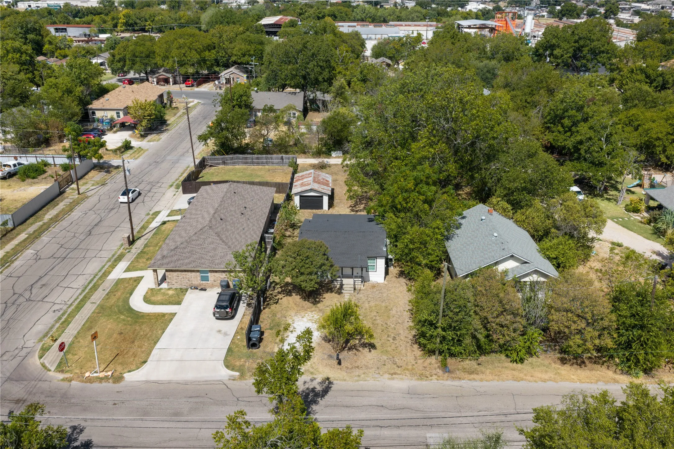 Single Family Residence For Sale in Mc Lennan County , 2123 Burnett Avenue, Waco, Texas 76706, 3 Bedroom, 2 Bathroom, Garage spaces, 1,184 Sqft, built in 1945, mls#21398221, Real Estate Agent in Waco, Homes For Sale in Mc Lennan county, Homes For Sale in Waco, Realtor in Waco Texas, Real Estate Brokerage Independent Realty Texas, Luminita Cordes Realtor