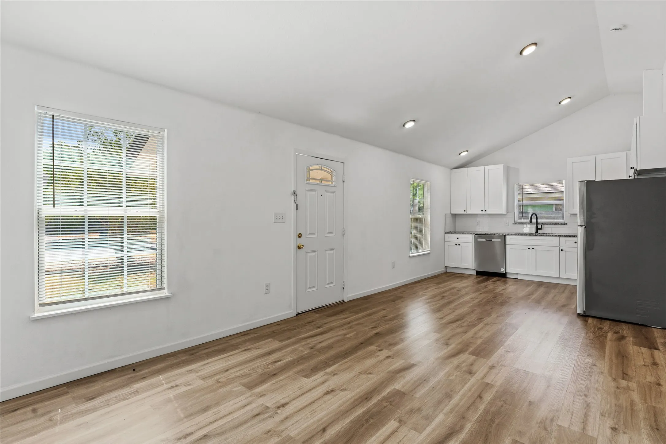 Single Family Residence For Sale in Mc Lennan County , 2123 Burnett Avenue, Waco, Texas 76706, 3 Bedroom, 2 Bathroom, Garage spaces, 1,184 Sqft, built in 1945, mls#21398221, Real Estate Agent in Waco, Homes For Sale in Mc Lennan county, Homes For Sale in Waco, Realtor in Waco Texas, Real Estate Brokerage Independent Realty Texas, Luminita Cordes Realtor