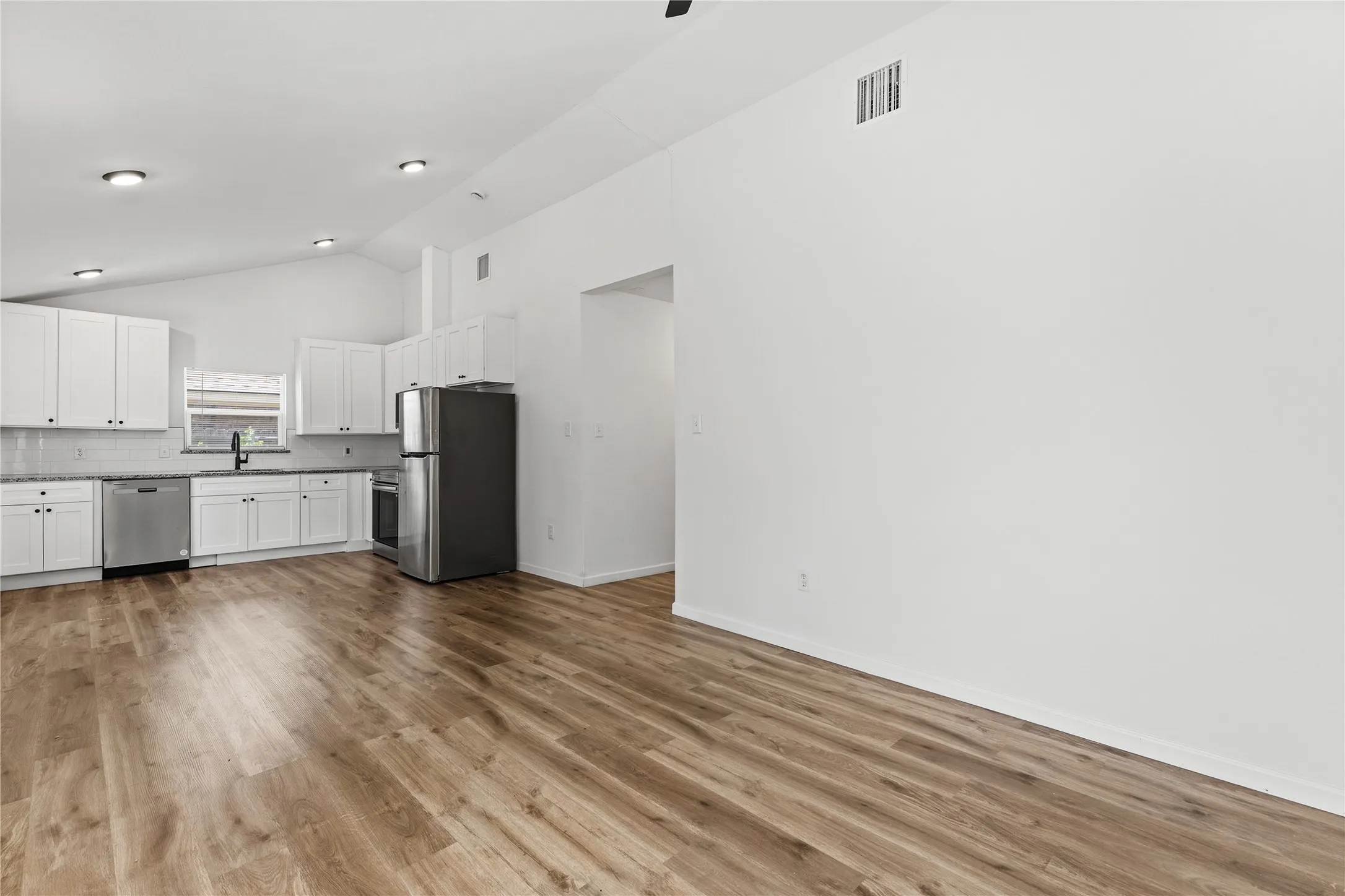 Single Family Residence For Sale in Mc Lennan County , 2123 Burnett Avenue, Waco, Texas 76706, 3 Bedroom, 2 Bathroom, Garage spaces, 1,184 Sqft, built in 1945, mls#21398221, Real Estate Agent in Waco, Homes For Sale in Mc Lennan county, Homes For Sale in Waco, Realtor in Waco Texas, Real Estate Brokerage Independent Realty Texas, Luminita Cordes Realtor