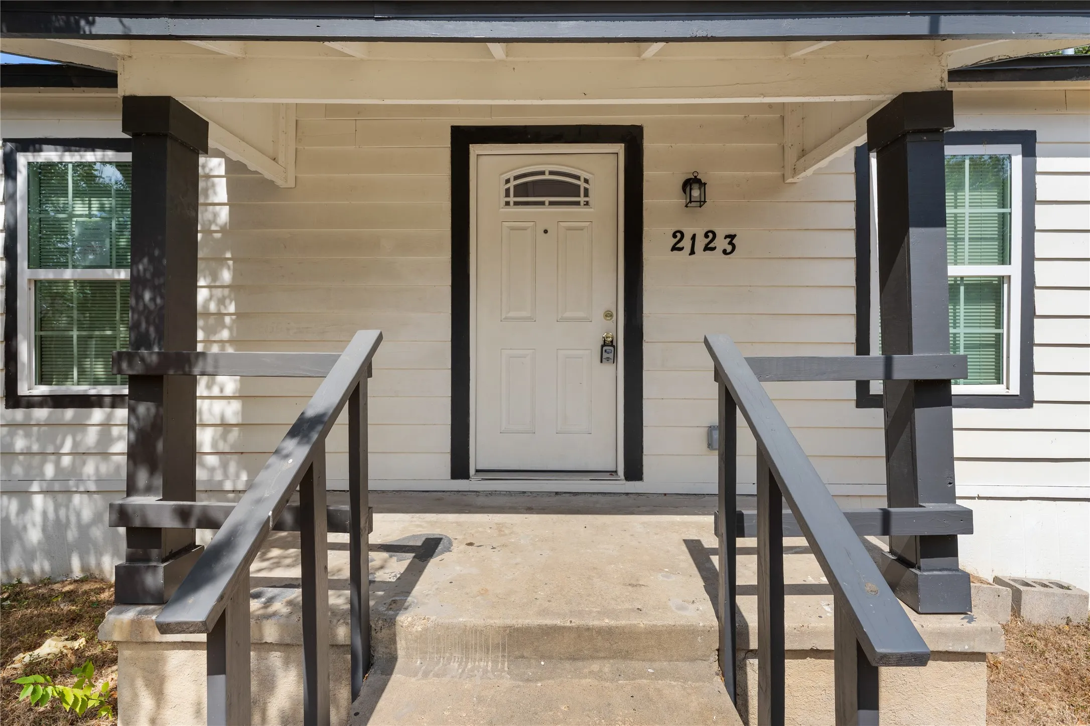 Single Family Residence For Sale in Mc Lennan County , 2123 Burnett Avenue, Waco, Texas 76706, 3 Bedroom, 2 Bathroom, Garage spaces, 1,184 Sqft, built in 1945, mls#21398221, Real Estate Agent in Waco, Homes For Sale in Mc Lennan county, Homes For Sale in Waco, Realtor in Waco Texas, Real Estate Brokerage Independent Realty Texas, Luminita Cordes Realtor