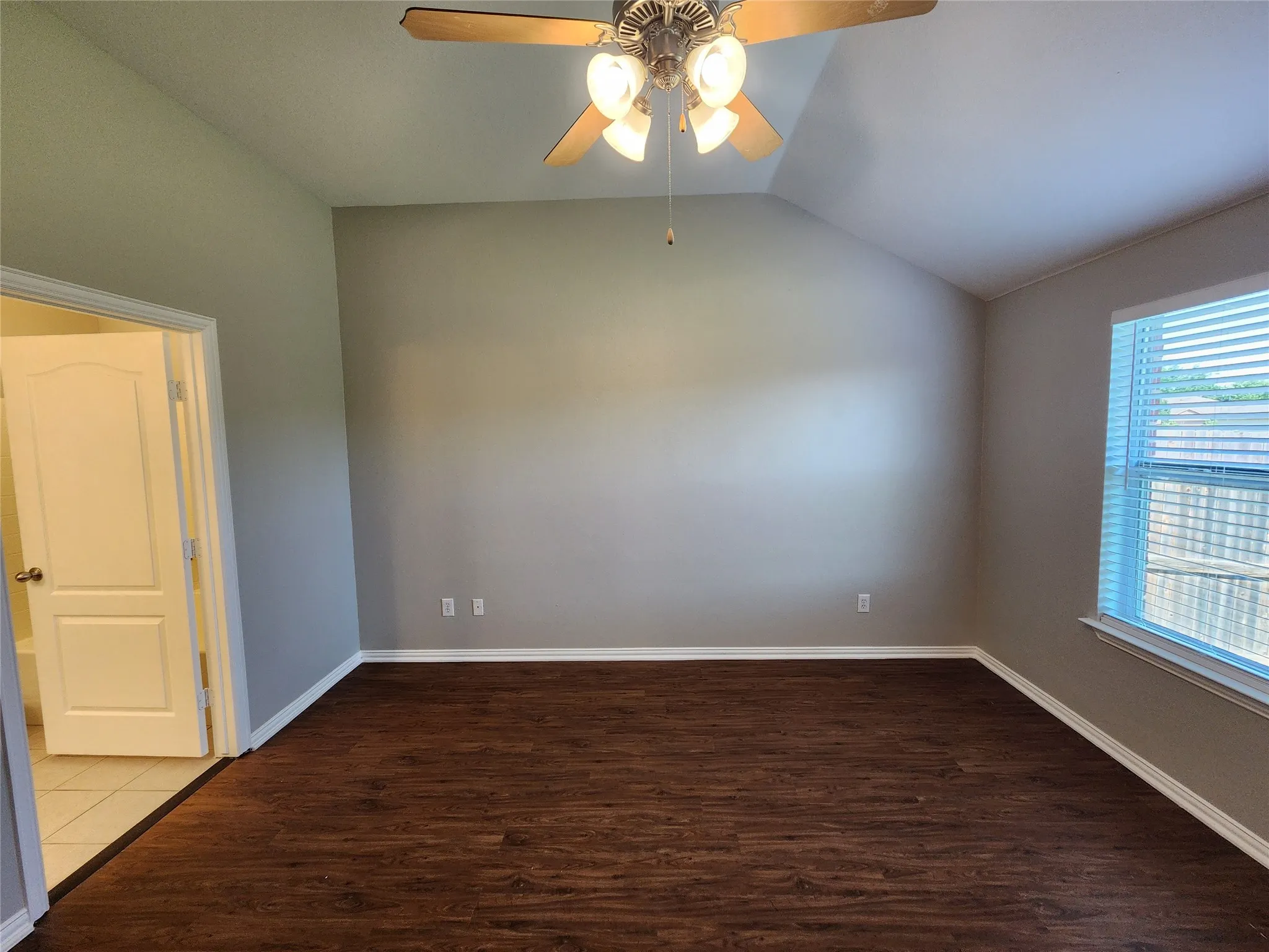 Duplex For Rent in Tarrant County , 209 Deborah Lane, Crowley, Texas 76036, 3 Bedroom, 2 Bathroom, 2 Garage spaces, 1,225 Sqft, built in 2005, mls#21398292, Real Estate Agent in Crowley, Homes For Rent in Tarrant county, Homes For Rent in Crowley, Realtor in Crowley Texas, Real Estate Brokerage Independent Realty Texas, Luminita Cordes Realtor