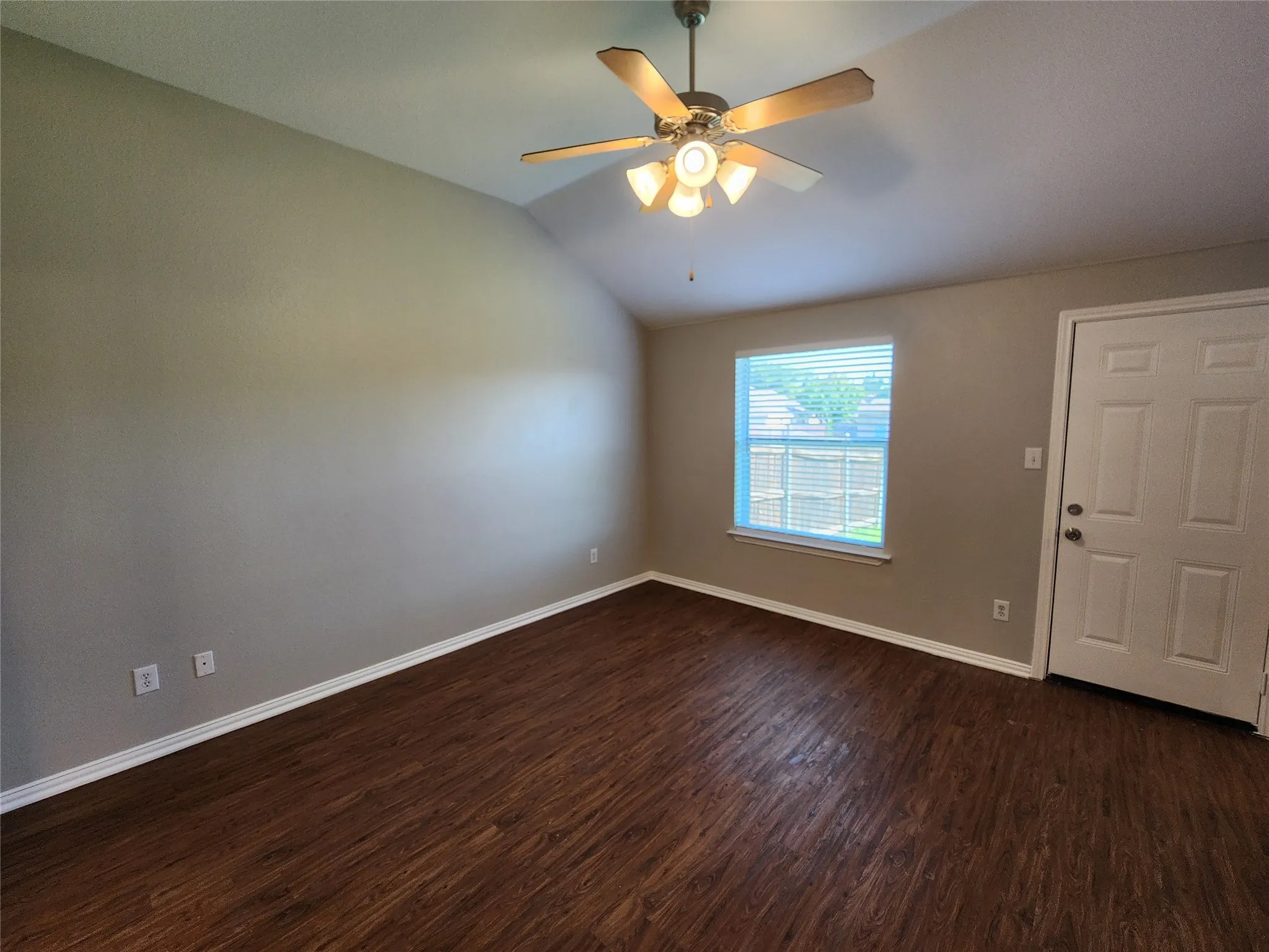 Duplex For Rent in Tarrant County , 209 Deborah Lane, Crowley, Texas 76036, 3 Bedroom, 2 Bathroom, 2 Garage spaces, 1,225 Sqft, built in 2005, mls#21398292, Real Estate Agent in Crowley, Homes For Rent in Tarrant county, Homes For Rent in Crowley, Realtor in Crowley Texas, Real Estate Brokerage Independent Realty Texas, Luminita Cordes Realtor