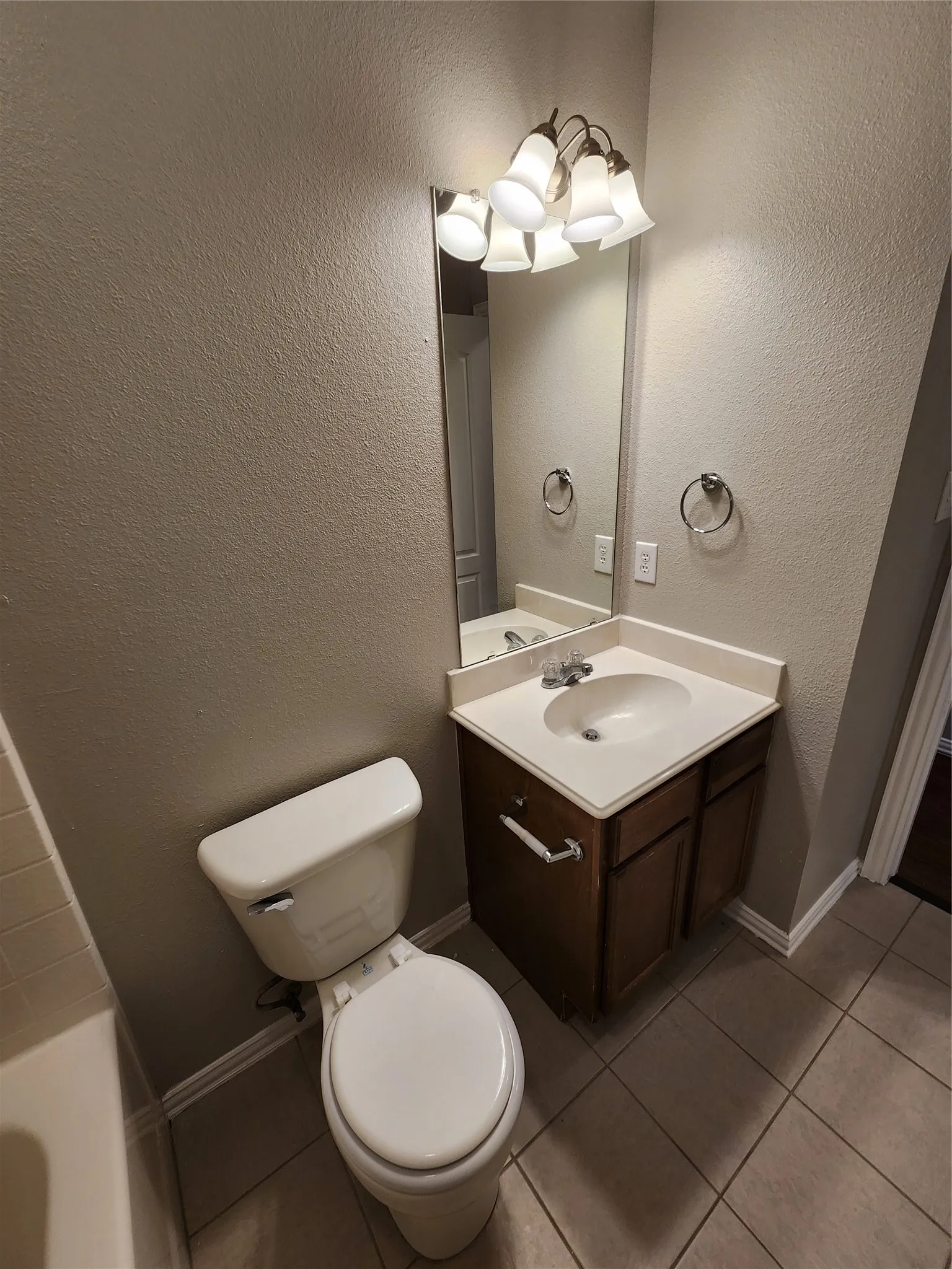 Duplex For Rent in Tarrant County , 209 Deborah Lane, Crowley, Texas 76036, 3 Bedroom, 2 Bathroom, 2 Garage spaces, 1,225 Sqft, built in 2005, mls#21398292, Real Estate Agent in Crowley, Homes For Rent in Tarrant county, Homes For Rent in Crowley, Realtor in Crowley Texas, Real Estate Brokerage Independent Realty Texas, Luminita Cordes Realtor