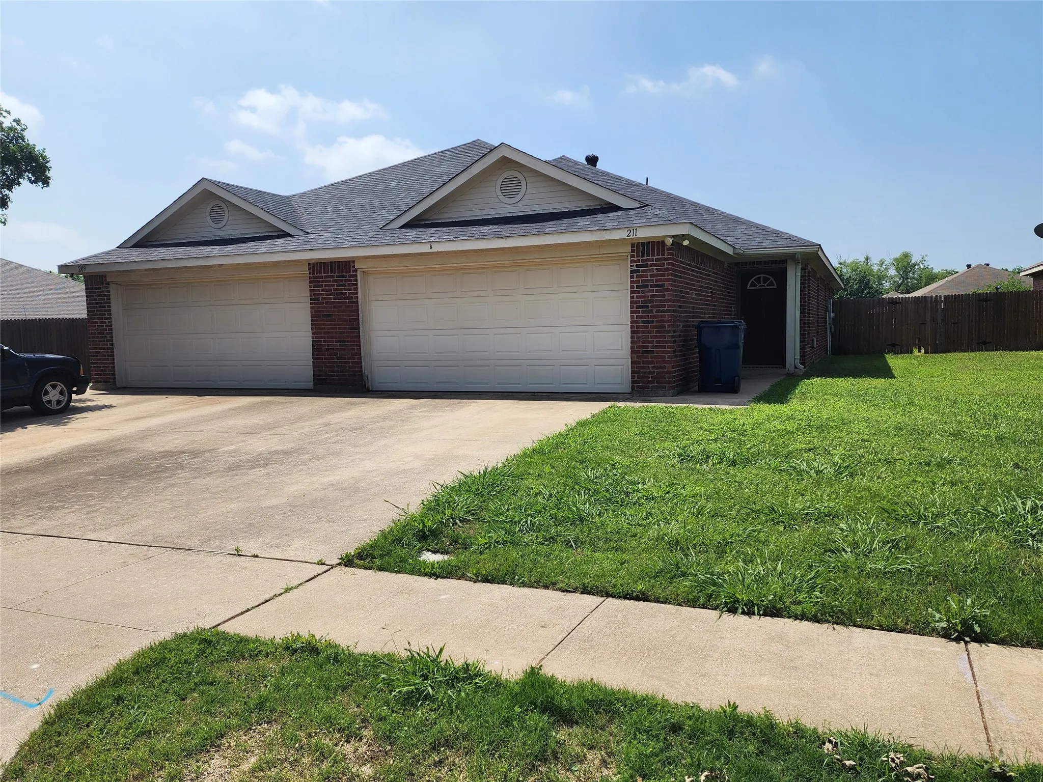 Duplex For Rent in Tarrant County , 209 Deborah Lane, Crowley, Texas 76036, 3 Bedroom, 2 Bathroom, 2 Garage spaces, 1,225 Sqft, built in 2005, mls#21398292, Real Estate Agent in Crowley, Homes For Rent in Tarrant county, Homes For Rent in Crowley, Realtor in Crowley Texas, Real Estate Brokerage Independent Realty Texas, Luminita Cordes Realtor