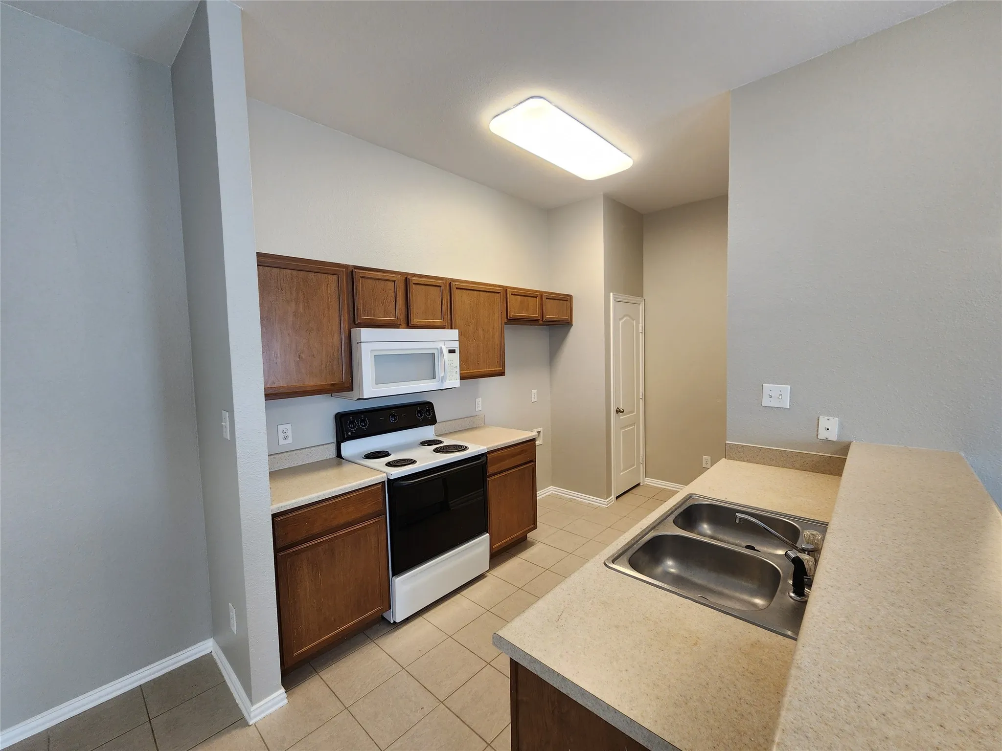 Duplex For Rent in Tarrant County , 209 Deborah Lane, Crowley, Texas 76036, 3 Bedroom, 2 Bathroom, 2 Garage spaces, 1,225 Sqft, built in 2005, mls#21398292, Real Estate Agent in Crowley, Homes For Rent in Tarrant county, Homes For Rent in Crowley, Realtor in Crowley Texas, Real Estate Brokerage Independent Realty Texas, Luminita Cordes Realtor