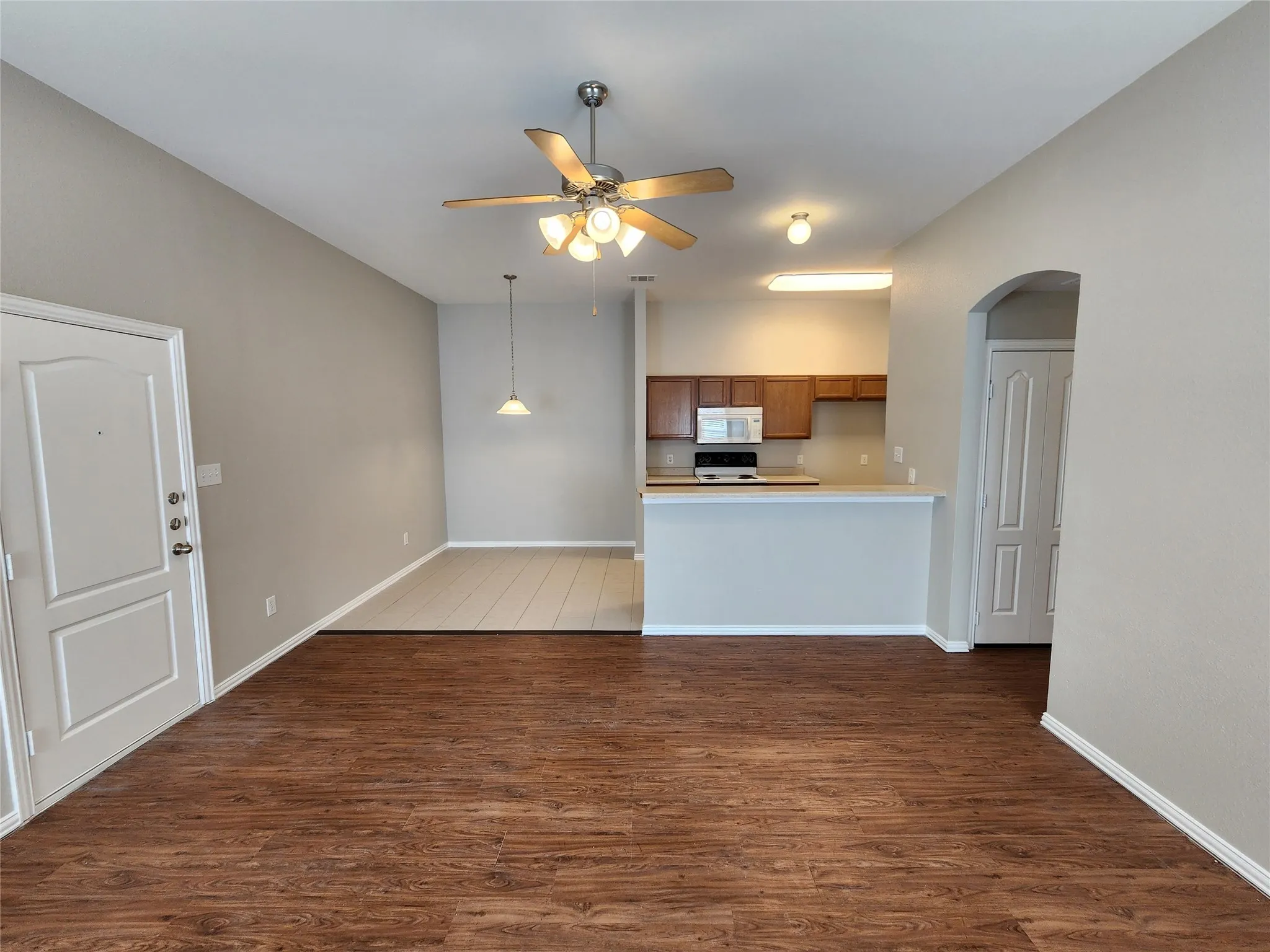 Duplex For Rent in Tarrant County , 209 Deborah Lane, Crowley, Texas 76036, 3 Bedroom, 2 Bathroom, 2 Garage spaces, 1,225 Sqft, built in 2005, mls#21398292, Real Estate Agent in Crowley, Homes For Rent in Tarrant county, Homes For Rent in Crowley, Realtor in Crowley Texas, Real Estate Brokerage Independent Realty Texas, Luminita Cordes Realtor