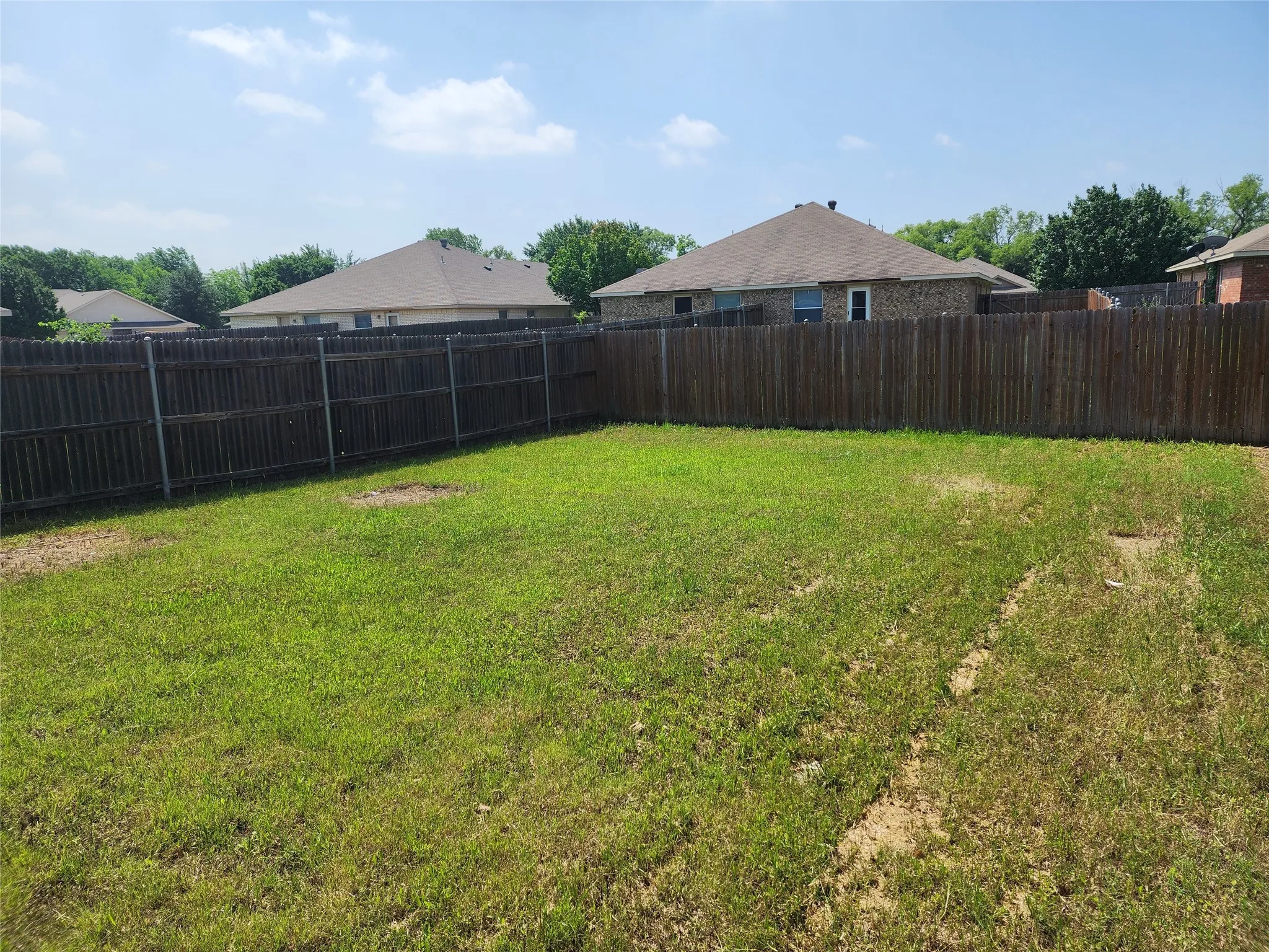 Duplex For Rent in Tarrant County , 209 Deborah Lane, Crowley, Texas 76036, 3 Bedroom, 2 Bathroom, 2 Garage spaces, 1,225 Sqft, built in 2005, mls#21398292, Real Estate Agent in Crowley, Homes For Rent in Tarrant county, Homes For Rent in Crowley, Realtor in Crowley Texas, Real Estate Brokerage Independent Realty Texas, Luminita Cordes Realtor