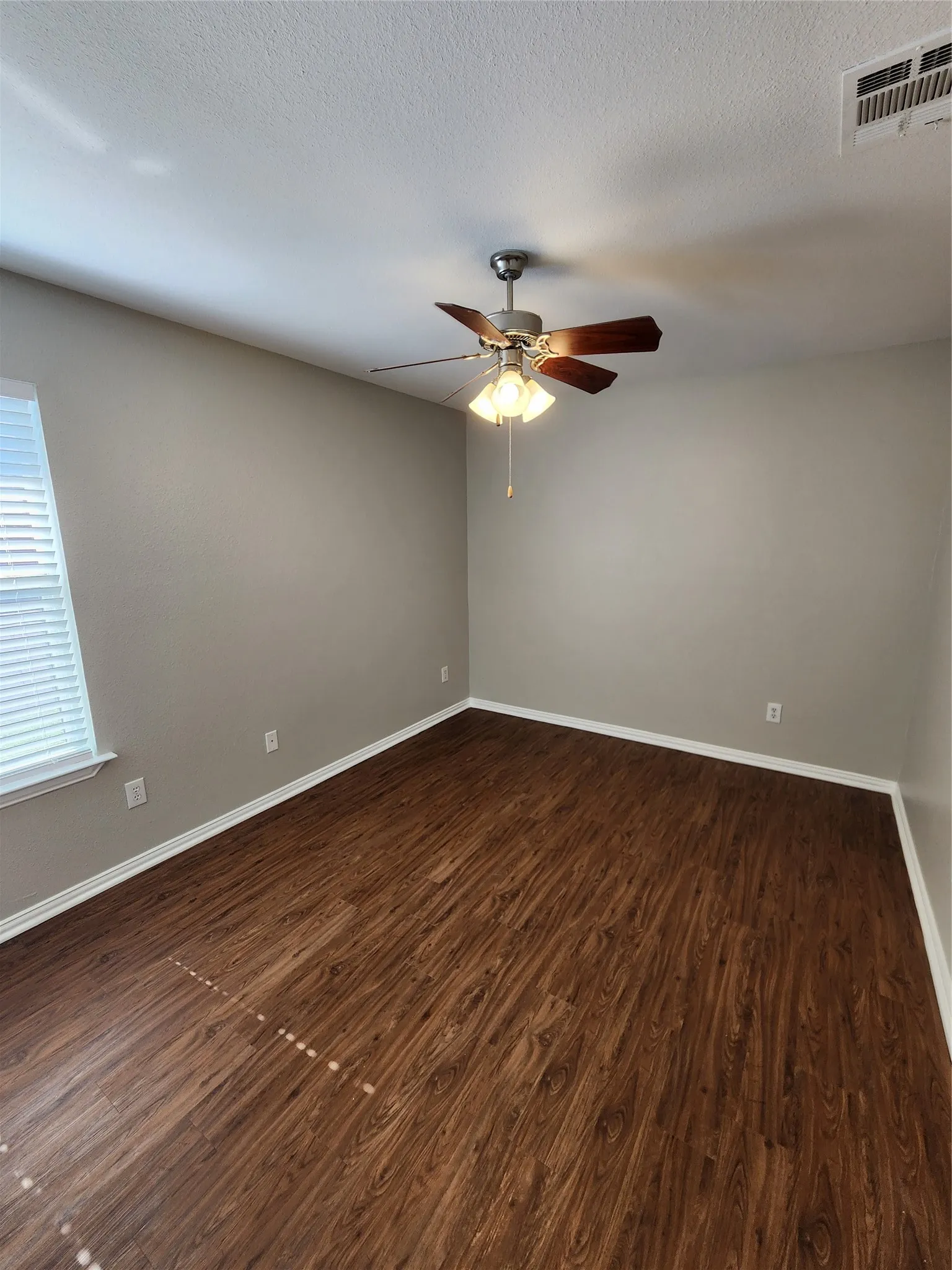 Duplex For Rent in Tarrant County , 209 Deborah Lane, Crowley, Texas 76036, 3 Bedroom, 2 Bathroom, 2 Garage spaces, 1,225 Sqft, built in 2005, mls#21398292, Real Estate Agent in Crowley, Homes For Rent in Tarrant county, Homes For Rent in Crowley, Realtor in Crowley Texas, Real Estate Brokerage Independent Realty Texas, Luminita Cordes Realtor