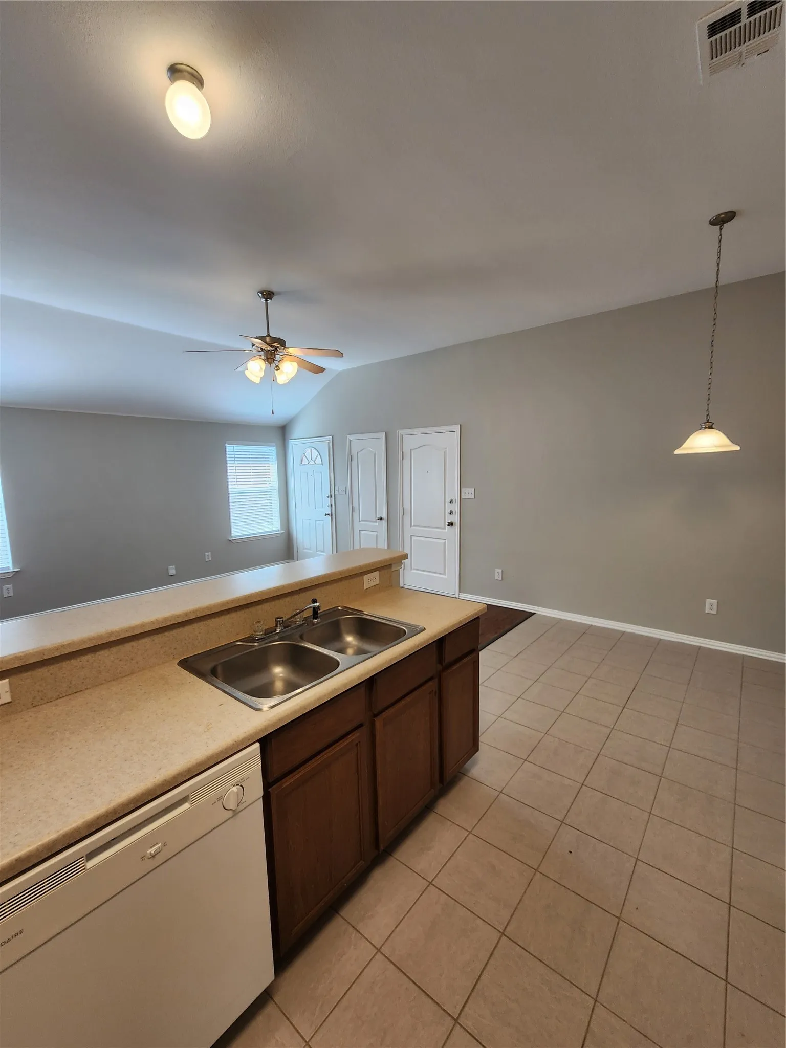 Duplex For Rent in Tarrant County , 209 Deborah Lane, Crowley, Texas 76036, 3 Bedroom, 2 Bathroom, 2 Garage spaces, 1,225 Sqft, built in 2005, mls#21398292, Real Estate Agent in Crowley, Homes For Rent in Tarrant county, Homes For Rent in Crowley, Realtor in Crowley Texas, Real Estate Brokerage Independent Realty Texas, Luminita Cordes Realtor