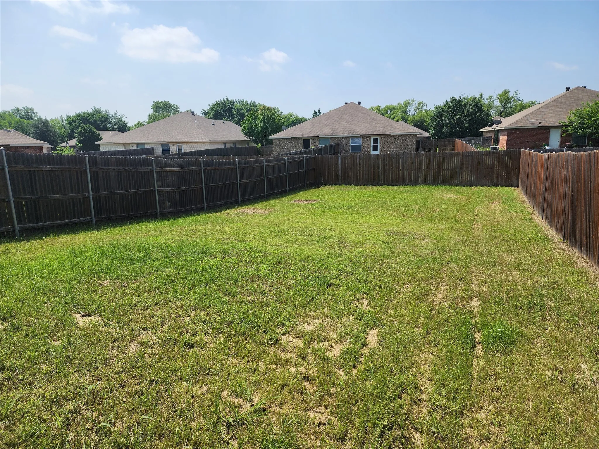Duplex For Rent in Tarrant County , 209 Deborah Lane, Crowley, Texas 76036, 3 Bedroom, 2 Bathroom, 2 Garage spaces, 1,225 Sqft, built in 2005, mls#21398292, Real Estate Agent in Crowley, Homes For Rent in Tarrant county, Homes For Rent in Crowley, Realtor in Crowley Texas, Real Estate Brokerage Independent Realty Texas, Luminita Cordes Realtor