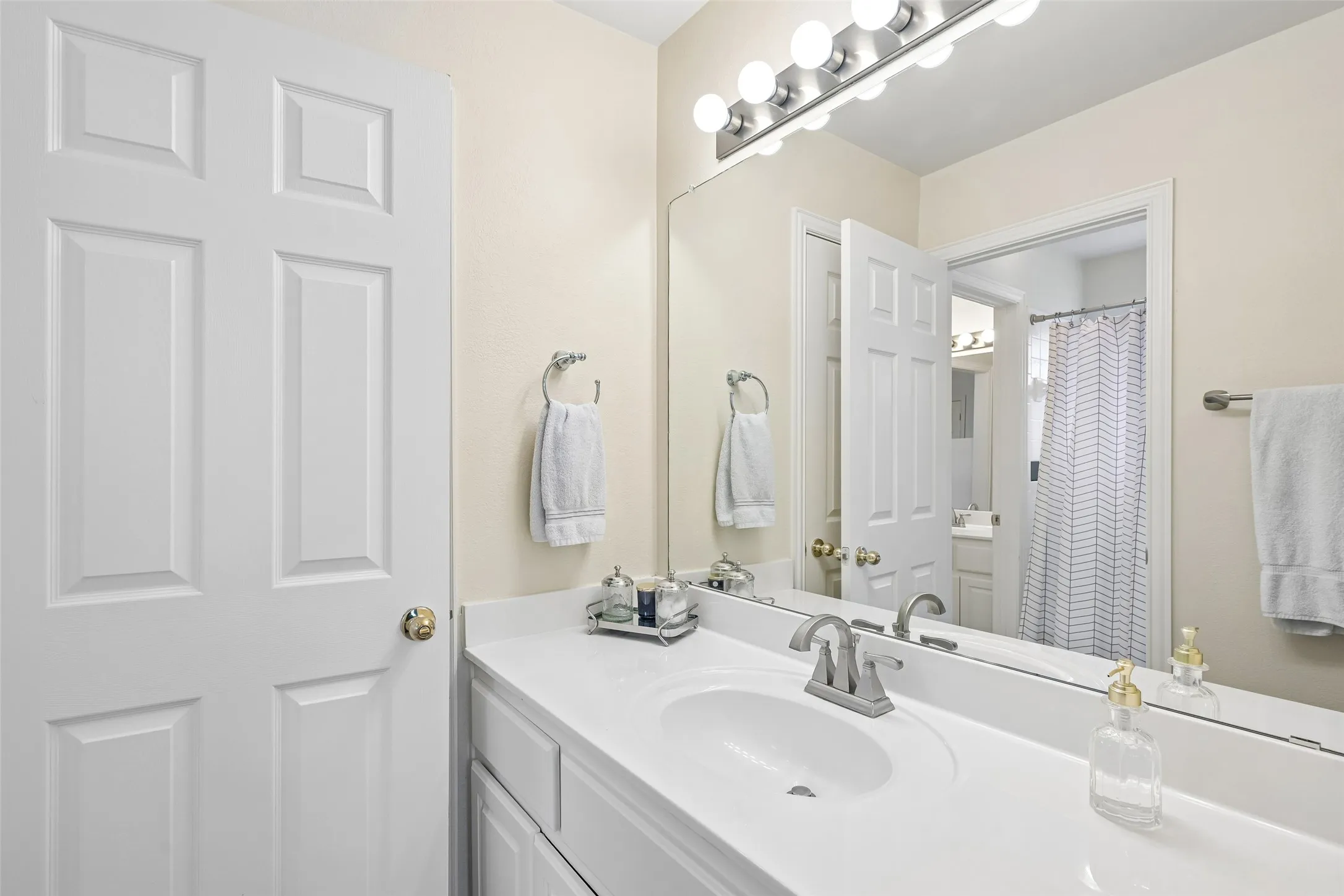 Single Family Residence For Sale in Tarrant County , 520 Ironwood Drive, Keller, Texas 76248, 4 Bedroom, 4 Bathroom, 2 Garage spaces, 3,052 Sqft, built in 1999, mls#21398262, Real Estate Agent in Keller, Homes For Sale in Tarrant county, Homes For Sale in Keller, Realtor in Keller Texas, Real Estate Brokerage Independent Realty Texas, Luminita Cordes Realtor