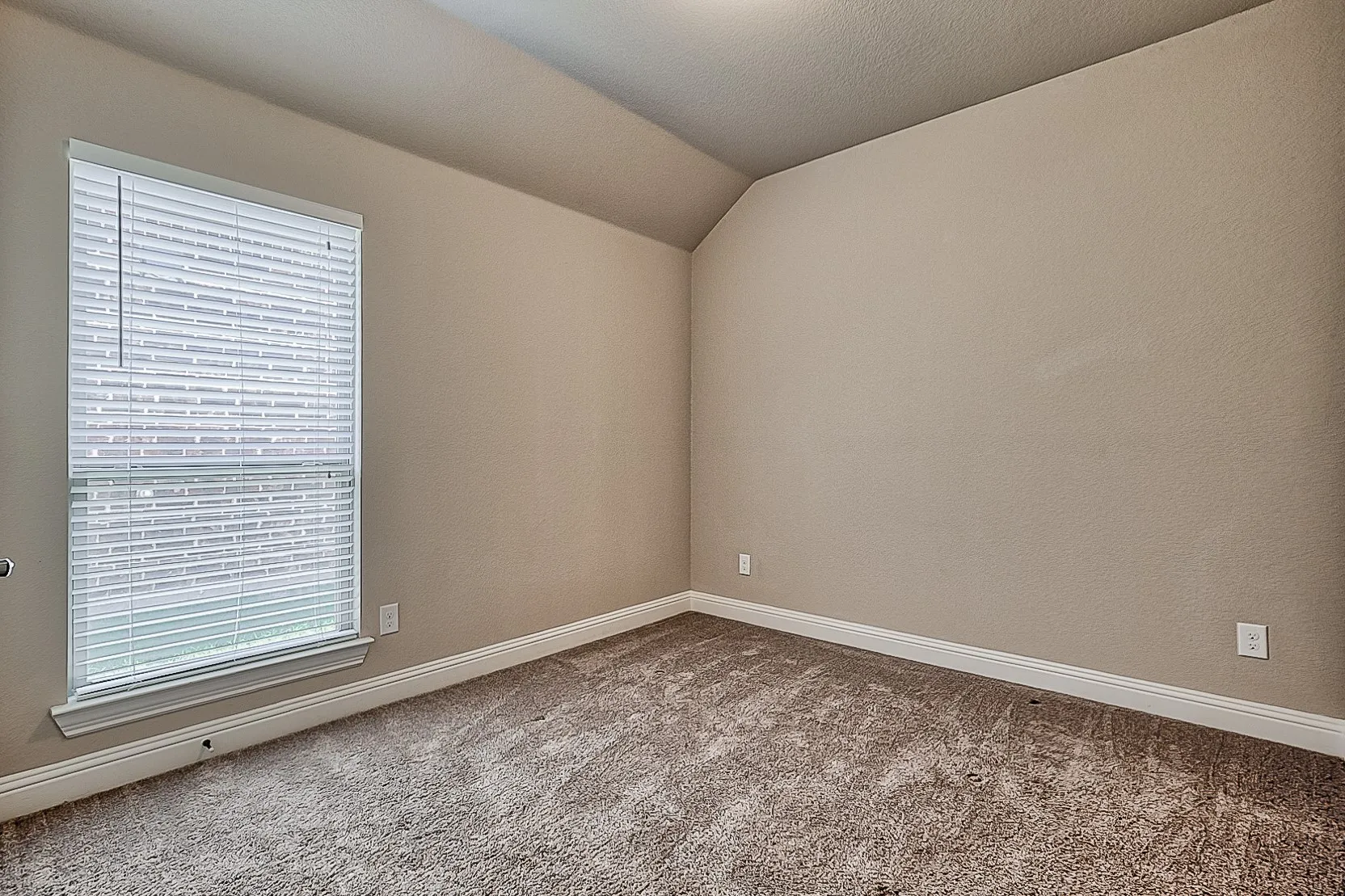 Single Family Residence For Rent in Denton County , 15909 Rockingham Street, Frisco, Texas 75036, 4 Bedroom, 2 Bathroom, 2 Garage spaces, 2,050 Sqft, built in 2015, mls#21346616, Real Estate Agent in Frisco, Homes For Rent in Denton county, Homes For Rent in Frisco, Realtor in Frisco Texas, Real Estate Brokerage Independent Realty Texas, Luminita Cordes Realtor