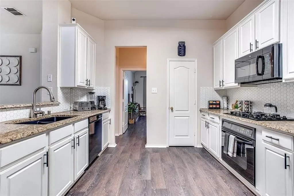 Single Family Residence For Rent in Collin County , 11348 Lockshire Drive, Frisco, Texas 75035, 3 Bedroom, 2 Bathroom, 2 Garage spaces, 1,594 Sqft, built in 1999, mls#21398297, Real Estate Agent in Frisco, Homes For Rent in Collin county, Homes For Rent in Frisco, Realtor in Frisco Texas, Real Estate Brokerage Independent Realty Texas, Luminita Cordes Realtor