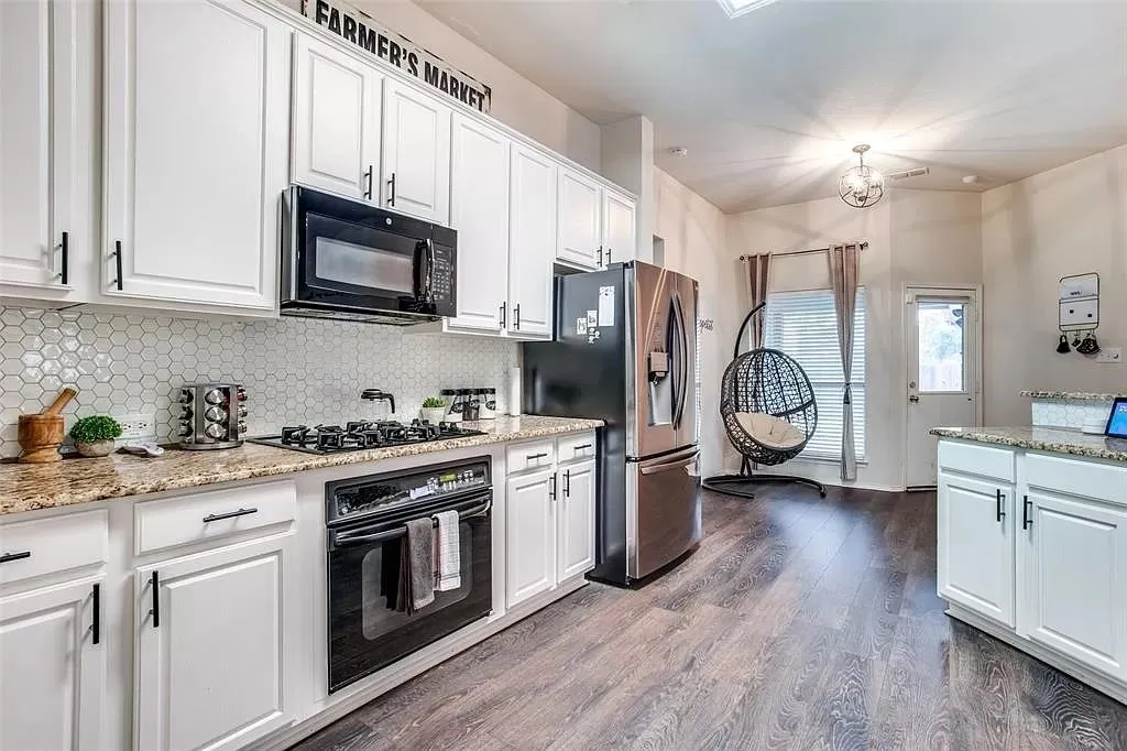 Single Family Residence For Rent in Collin County , 11348 Lockshire Drive, Frisco, Texas 75035, 3 Bedroom, 2 Bathroom, 2 Garage spaces, 1,594 Sqft, built in 1999, mls#21398297, Real Estate Agent in Frisco, Homes For Rent in Collin county, Homes For Rent in Frisco, Realtor in Frisco Texas, Real Estate Brokerage Independent Realty Texas, Luminita Cordes Realtor
