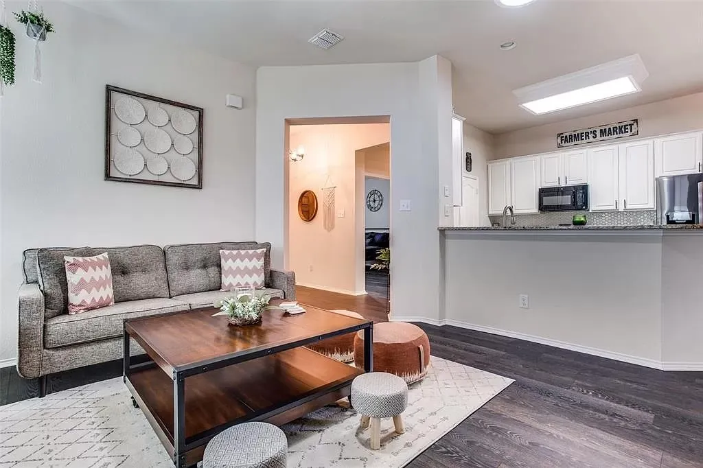 Single Family Residence For Rent in Collin County , 11348 Lockshire Drive, Frisco, Texas 75035, 3 Bedroom, 2 Bathroom, 2 Garage spaces, 1,594 Sqft, built in 1999, mls#21398297, Real Estate Agent in Frisco, Homes For Rent in Collin county, Homes For Rent in Frisco, Realtor in Frisco Texas, Real Estate Brokerage Independent Realty Texas, Luminita Cordes Realtor