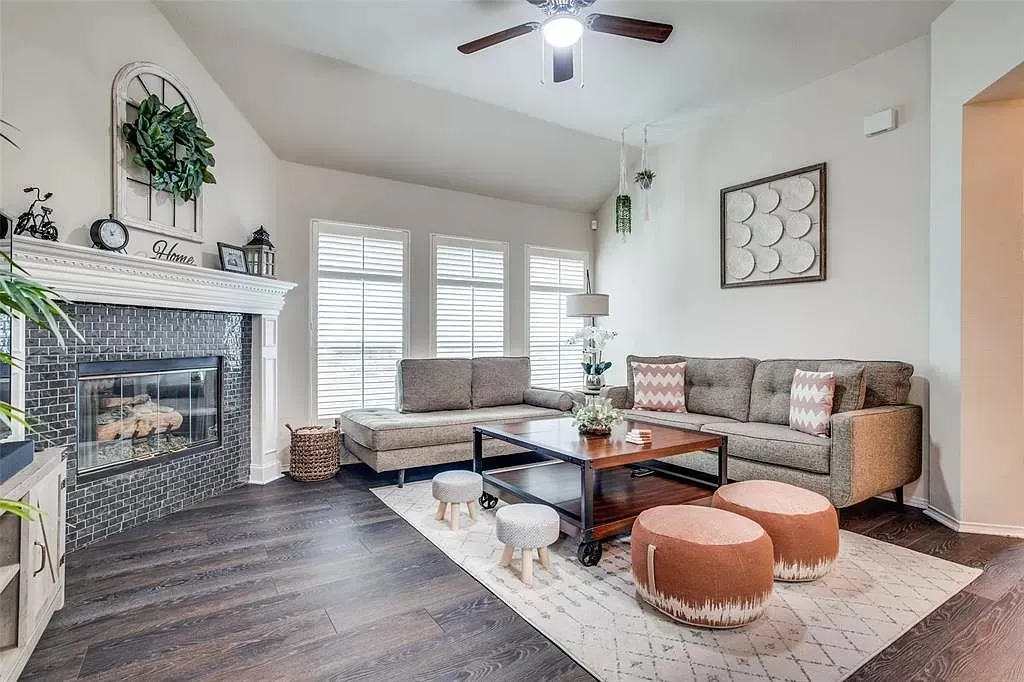 Single Family Residence For Rent in Collin County , 11348 Lockshire Drive, Frisco, Texas 75035, 3 Bedroom, 2 Bathroom, 2 Garage spaces, 1,594 Sqft, built in 1999, mls#21398297, Real Estate Agent in Frisco, Homes For Rent in Collin county, Homes For Rent in Frisco, Realtor in Frisco Texas, Real Estate Brokerage Independent Realty Texas, Luminita Cordes Realtor