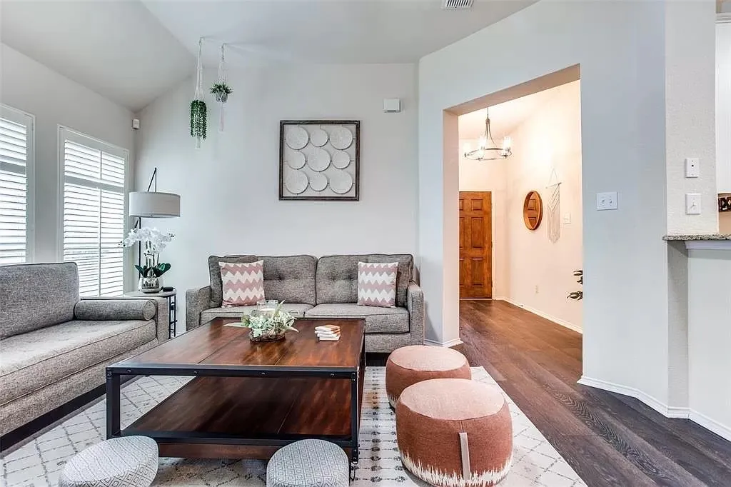 Single Family Residence For Rent in Collin County , 11348 Lockshire Drive, Frisco, Texas 75035, 3 Bedroom, 2 Bathroom, 2 Garage spaces, 1,594 Sqft, built in 1999, mls#21398297, Real Estate Agent in Frisco, Homes For Rent in Collin county, Homes For Rent in Frisco, Realtor in Frisco Texas, Real Estate Brokerage Independent Realty Texas, Luminita Cordes Realtor