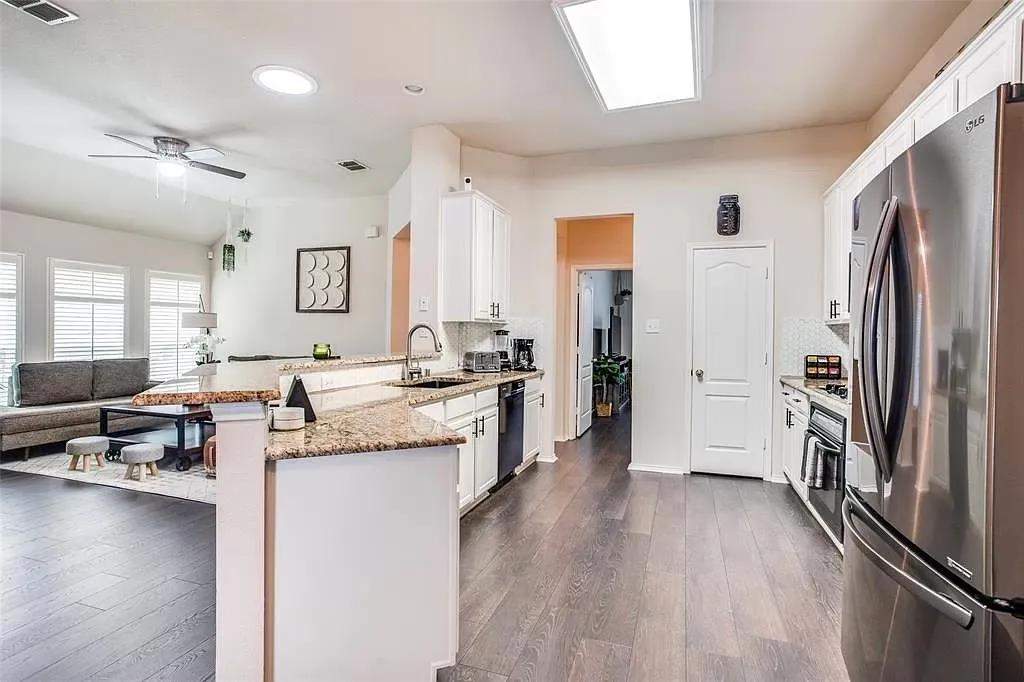 Single Family Residence For Rent in Collin County , 11348 Lockshire Drive, Frisco, Texas 75035, 3 Bedroom, 2 Bathroom, 2 Garage spaces, 1,594 Sqft, built in 1999, mls#21398297, Real Estate Agent in Frisco, Homes For Rent in Collin county, Homes For Rent in Frisco, Realtor in Frisco Texas, Real Estate Brokerage Independent Realty Texas, Luminita Cordes Realtor
