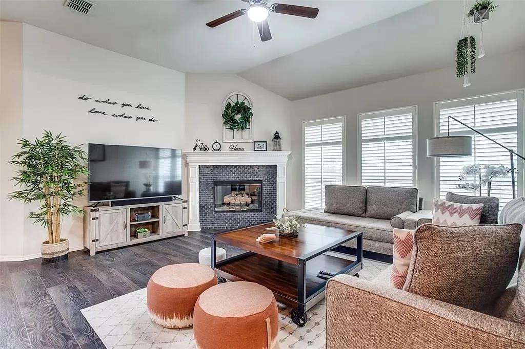 Single Family Residence For Rent in Collin County , 11348 Lockshire Drive, Frisco, Texas 75035, 3 Bedroom, 2 Bathroom, 2 Garage spaces, 1,594 Sqft, built in 1999, mls#21398297, Real Estate Agent in Frisco, Homes For Rent in Collin county, Homes For Rent in Frisco, Realtor in Frisco Texas, Real Estate Brokerage Independent Realty Texas, Luminita Cordes Realtor