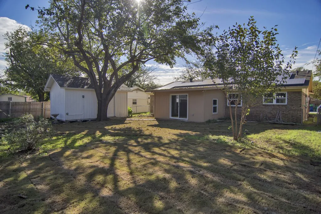 Single Family Residence For Rent in Tarrant County , 6904 Yorkston Street, Watauga, Texas 76148, 3 Bedroom, 2 Bathroom, Garage spaces, 1,700 Sqft, built in 1972, mls#21398308, Real Estate Agent in Watauga, Homes For Rent in Tarrant county, Homes For Rent in Watauga, Realtor in Watauga Texas, Real Estate Brokerage Independent Realty Texas, Luminita Cordes Realtor