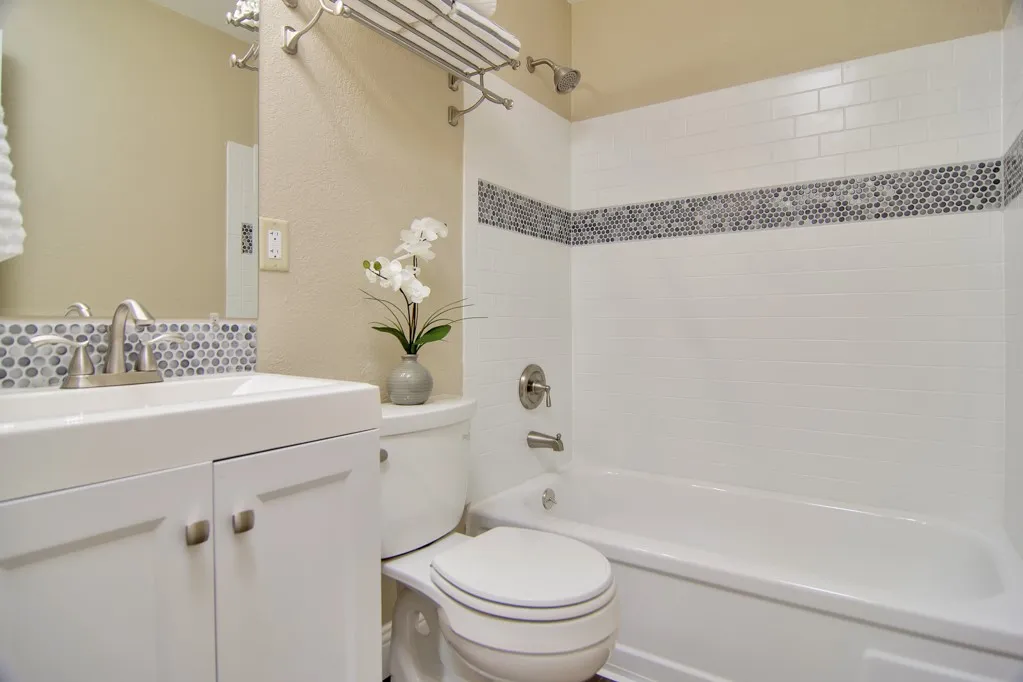 Single Family Residence For Rent in Tarrant County , 6904 Yorkston Street, Watauga, Texas 76148, 3 Bedroom, 2 Bathroom, Garage spaces, 1,700 Sqft, built in 1972, mls#21398308, Real Estate Agent in Watauga, Homes For Rent in Tarrant county, Homes For Rent in Watauga, Realtor in Watauga Texas, Real Estate Brokerage Independent Realty Texas, Luminita Cordes Realtor