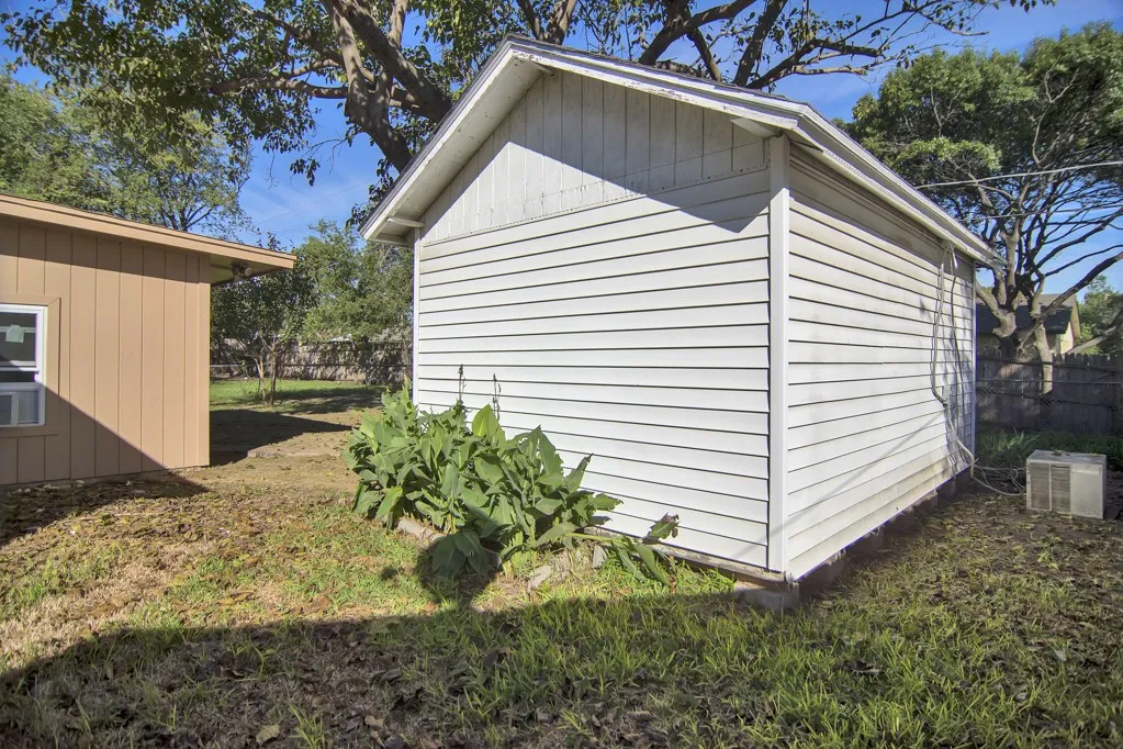 Single Family Residence For Rent in Tarrant County , 6904 Yorkston Street, Watauga, Texas 76148, 3 Bedroom, 2 Bathroom, Garage spaces, 1,700 Sqft, built in 1972, mls#21398308, Real Estate Agent in Watauga, Homes For Rent in Tarrant county, Homes For Rent in Watauga, Realtor in Watauga Texas, Real Estate Brokerage Independent Realty Texas, Luminita Cordes Realtor