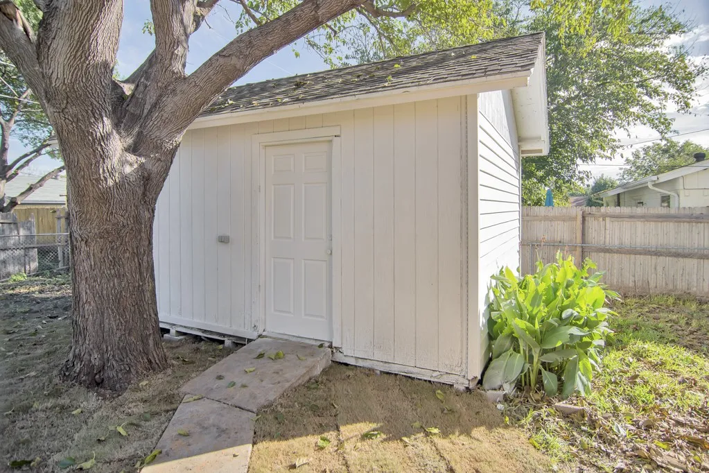 Single Family Residence For Rent in Tarrant County , 6904 Yorkston Street, Watauga, Texas 76148, 3 Bedroom, 2 Bathroom, Garage spaces, 1,700 Sqft, built in 1972, mls#21398308, Real Estate Agent in Watauga, Homes For Rent in Tarrant county, Homes For Rent in Watauga, Realtor in Watauga Texas, Real Estate Brokerage Independent Realty Texas, Luminita Cordes Realtor