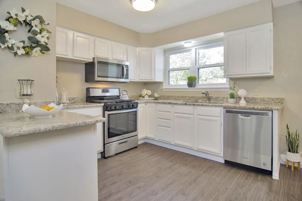 Single Family Residence For Rent in Tarrant County , 6904 Yorkston Street, Watauga, Texas 76148, 3 Bedroom, 2 Bathroom, Garage spaces, 1,700 Sqft, built in 1972, mls#21398308, Real Estate Agent in Watauga, Homes For Rent in Tarrant county, Homes For Rent in Watauga, Realtor in Watauga Texas, Real Estate Brokerage Independent Realty Texas, Luminita Cordes Realtor