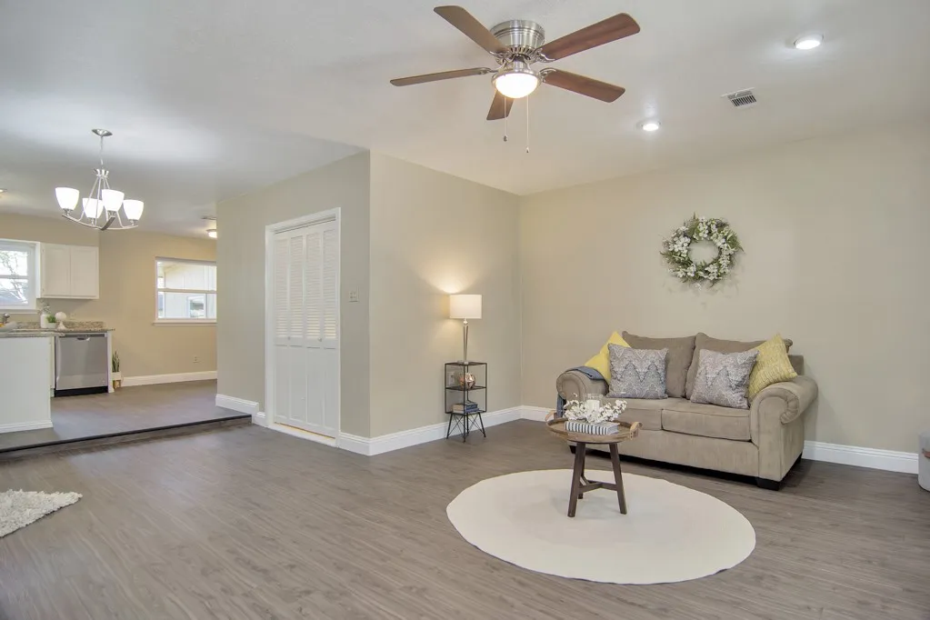 Single Family Residence For Rent in Tarrant County , 6904 Yorkston Street, Watauga, Texas 76148, 3 Bedroom, 2 Bathroom, Garage spaces, 1,700 Sqft, built in 1972, mls#21398308, Real Estate Agent in Watauga, Homes For Rent in Tarrant county, Homes For Rent in Watauga, Realtor in Watauga Texas, Real Estate Brokerage Independent Realty Texas, Luminita Cordes Realtor