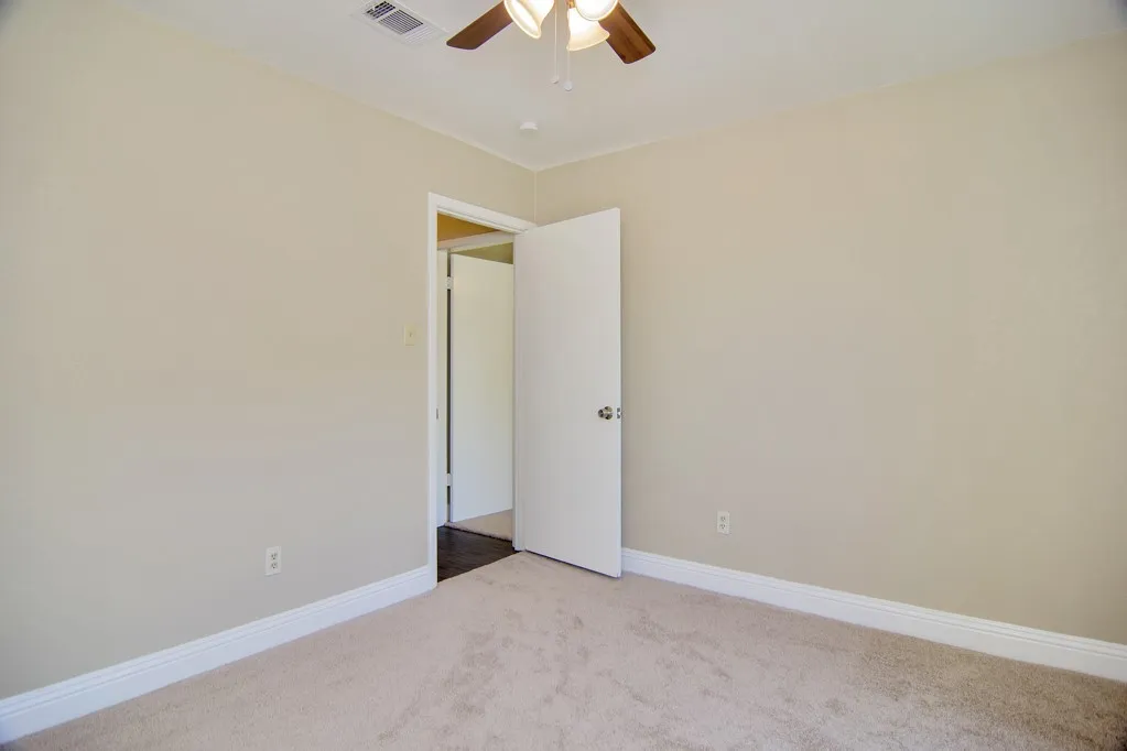 Single Family Residence For Rent in Tarrant County , 6904 Yorkston Street, Watauga, Texas 76148, 3 Bedroom, 2 Bathroom, Garage spaces, 1,700 Sqft, built in 1972, mls#21398308, Real Estate Agent in Watauga, Homes For Rent in Tarrant county, Homes For Rent in Watauga, Realtor in Watauga Texas, Real Estate Brokerage Independent Realty Texas, Luminita Cordes Realtor
