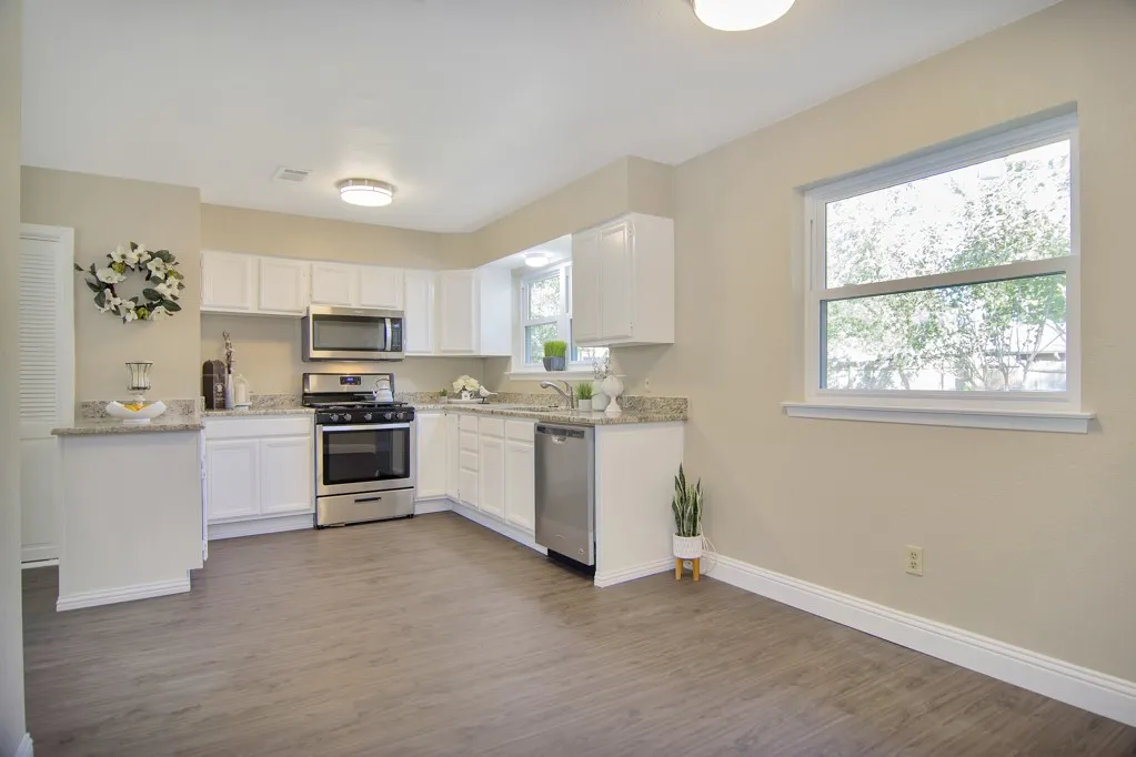 Single Family Residence For Rent in Tarrant County , 6904 Yorkston Street, Watauga, Texas 76148, 3 Bedroom, 2 Bathroom, Garage spaces, 1,700 Sqft, built in 1972, mls#21398308, Real Estate Agent in Watauga, Homes For Rent in Tarrant county, Homes For Rent in Watauga, Realtor in Watauga Texas, Real Estate Brokerage Independent Realty Texas, Luminita Cordes Realtor