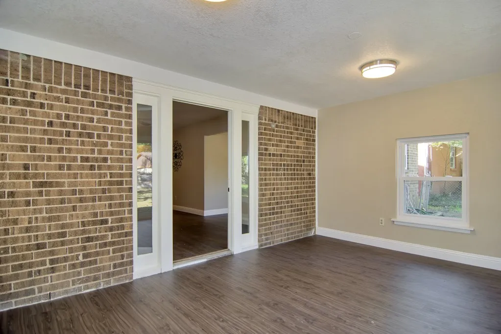 Single Family Residence For Rent in Tarrant County , 6904 Yorkston Street, Watauga, Texas 76148, 3 Bedroom, 2 Bathroom, Garage spaces, 1,700 Sqft, built in 1972, mls#21398308, Real Estate Agent in Watauga, Homes For Rent in Tarrant county, Homes For Rent in Watauga, Realtor in Watauga Texas, Real Estate Brokerage Independent Realty Texas, Luminita Cordes Realtor