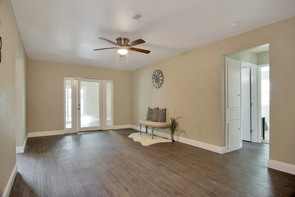 Single Family Residence For Rent in Tarrant County , 6904 Yorkston Street, Watauga, Texas 76148, 3 Bedroom, 2 Bathroom, Garage spaces, 1,700 Sqft, built in 1972, mls#21398308, Real Estate Agent in Watauga, Homes For Rent in Tarrant county, Homes For Rent in Watauga, Realtor in Watauga Texas, Real Estate Brokerage Independent Realty Texas, Luminita Cordes Realtor