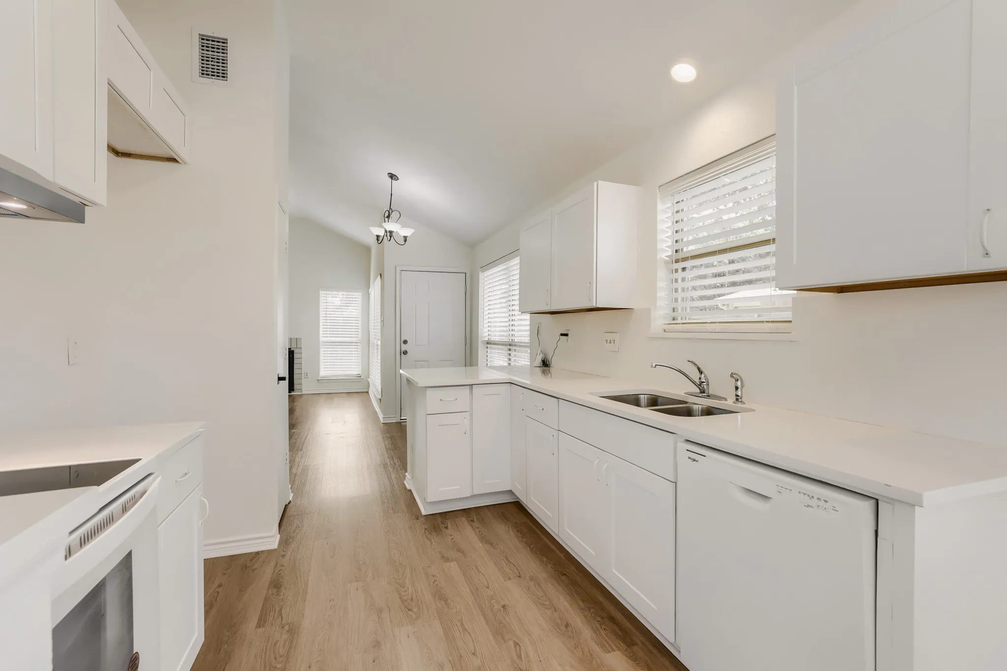 Single Family Residence For Sale in Dallas County , 7810 Ivy Lane, Rowlett, Texas 75089, 3 Bedroom, 2 Bathroom, 2 Garage spaces, 1,385 Sqft, built in 1986, mls#21395487, Real Estate Agent in Rowlett, Homes For Sale in Dallas county, Homes For Sale in Rowlett, Realtor in Rowlett Texas, Real Estate Brokerage Independent Realty Texas, Luminita Cordes Realtor