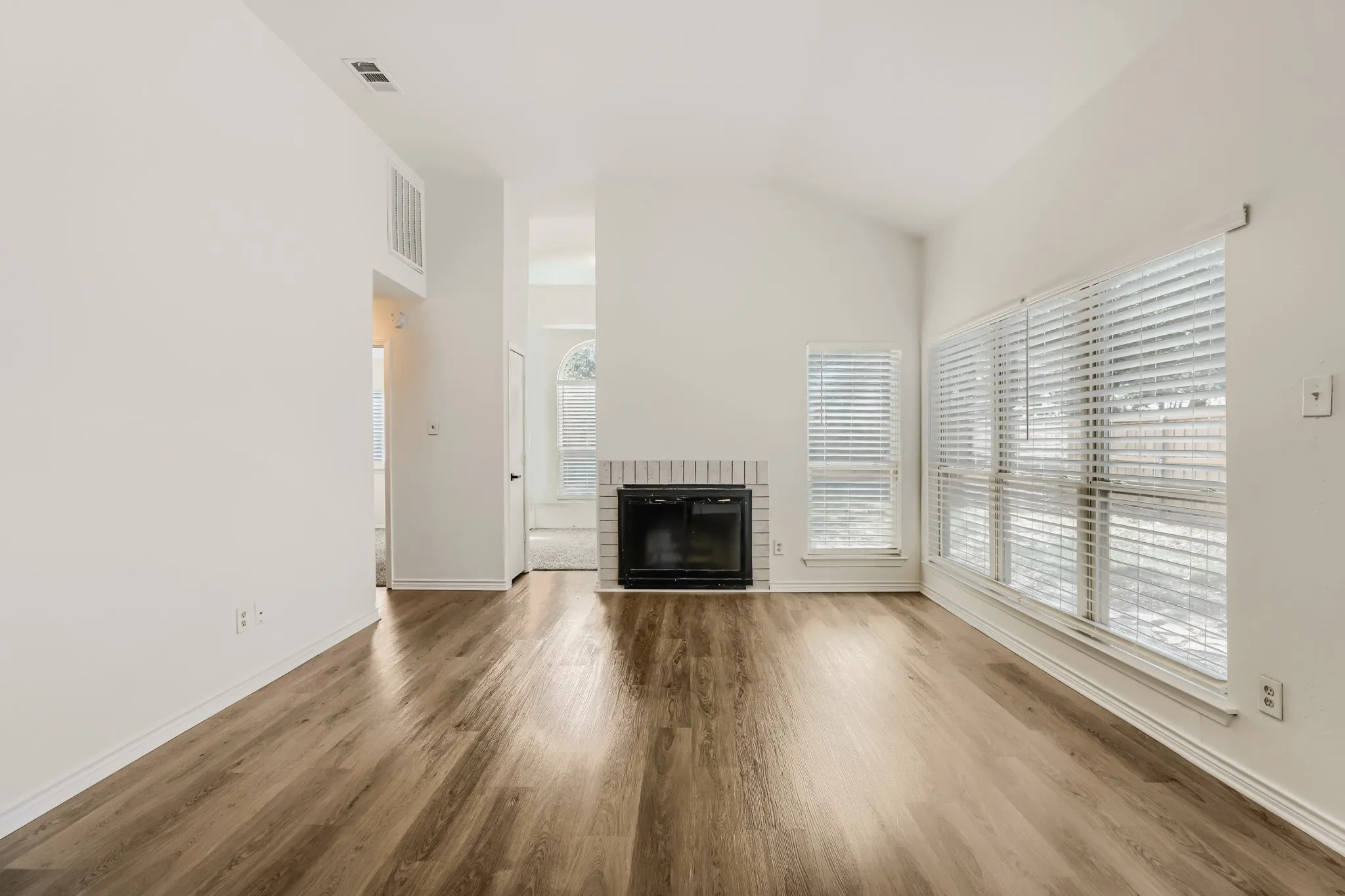 Single Family Residence For Sale in Dallas County , 7810 Ivy Lane, Rowlett, Texas 75089, 3 Bedroom, 2 Bathroom, 2 Garage spaces, 1,385 Sqft, built in 1986, mls#21395487, Real Estate Agent in Rowlett, Homes For Sale in Dallas county, Homes For Sale in Rowlett, Realtor in Rowlett Texas, Real Estate Brokerage Independent Realty Texas, Luminita Cordes Realtor