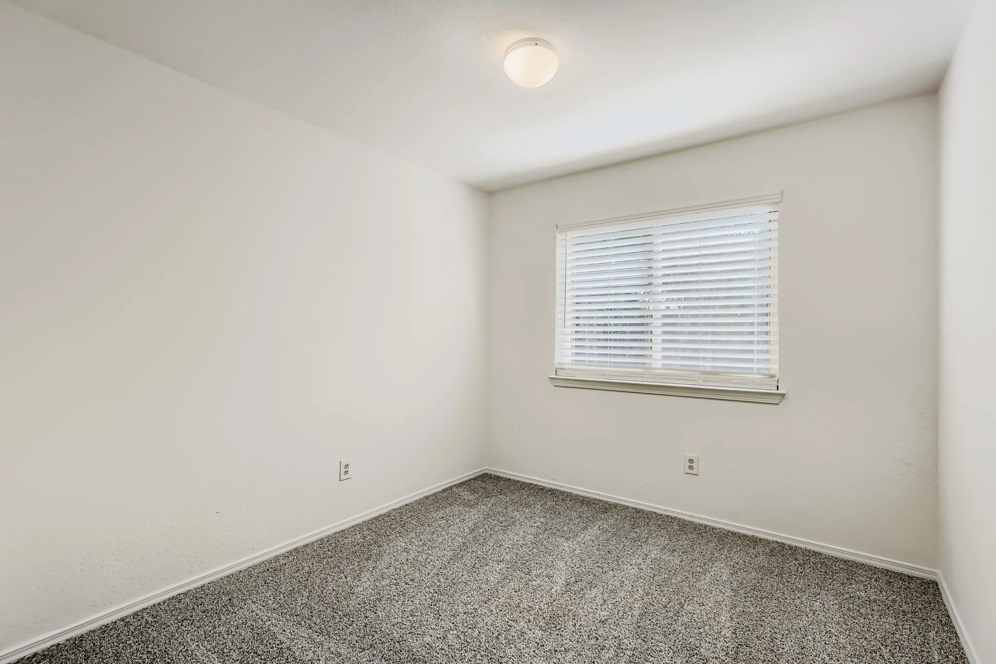 Single Family Residence For Sale in Dallas County , 7810 Ivy Lane, Rowlett, Texas 75089, 3 Bedroom, 2 Bathroom, 2 Garage spaces, 1,385 Sqft, built in 1986, mls#21395487, Real Estate Agent in Rowlett, Homes For Sale in Dallas county, Homes For Sale in Rowlett, Realtor in Rowlett Texas, Real Estate Brokerage Independent Realty Texas, Luminita Cordes Realtor
