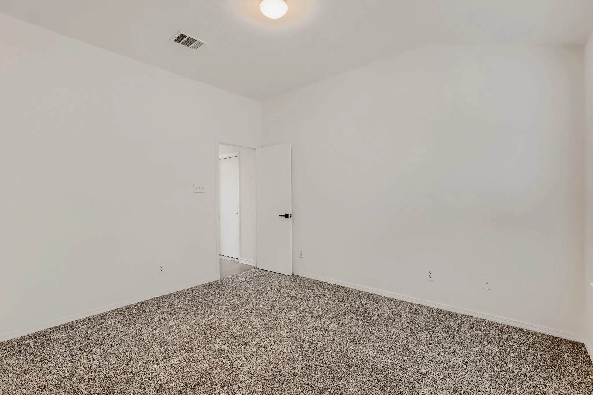Single Family Residence For Sale in Dallas County , 7810 Ivy Lane, Rowlett, Texas 75089, 3 Bedroom, 2 Bathroom, 2 Garage spaces, 1,385 Sqft, built in 1986, mls#21395487, Real Estate Agent in Rowlett, Homes For Sale in Dallas county, Homes For Sale in Rowlett, Realtor in Rowlett Texas, Real Estate Brokerage Independent Realty Texas, Luminita Cordes Realtor