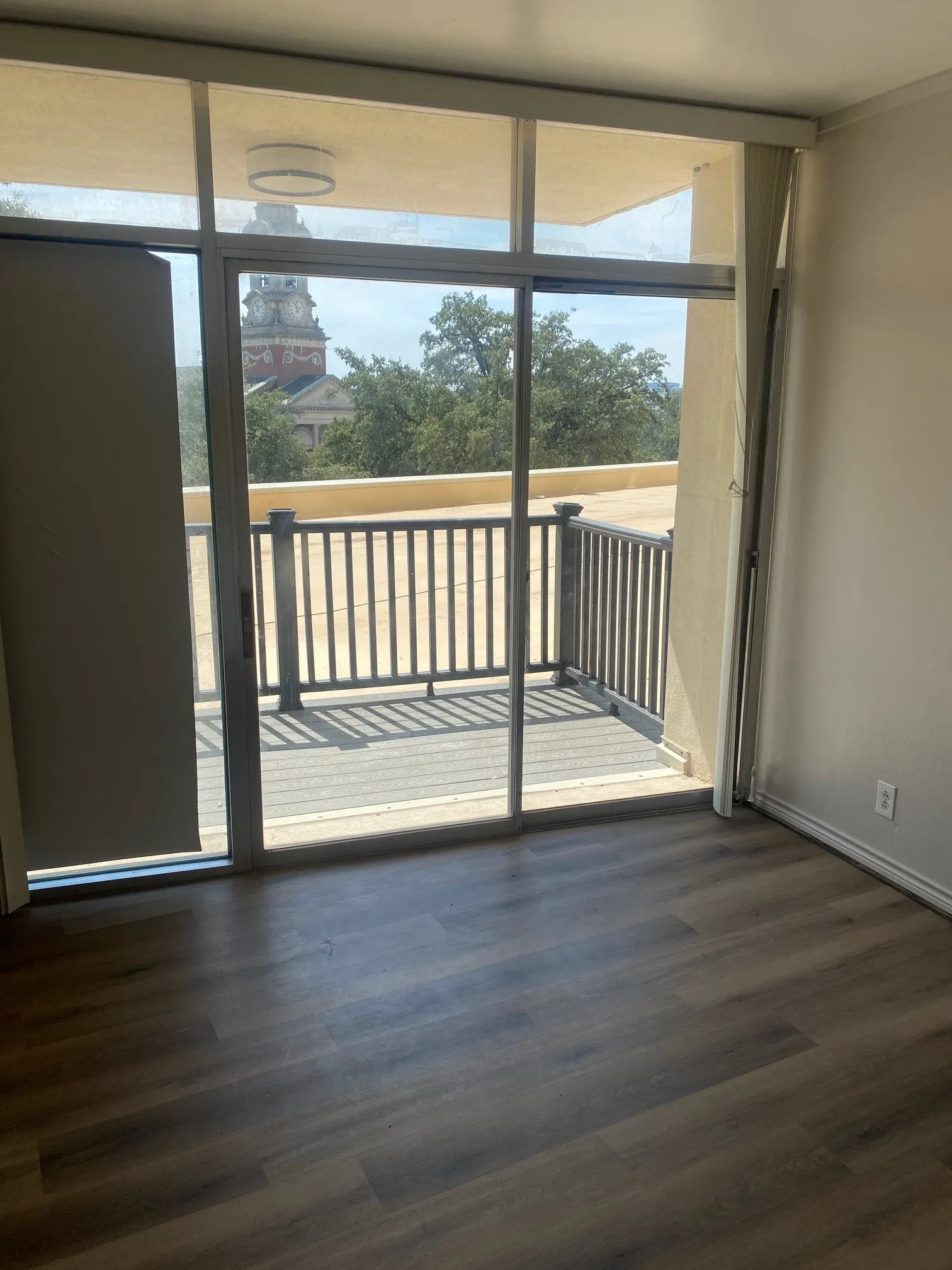 Condominium For Sale in Dallas County , 6211 W Northwest Highway 307, Dallas, Texas 75225, 2 Bedroom, 2 Bathroom, 1 Garage spaces, 1,115 Sqft, built in 1966, mls#21389507, Real Estate Agent in Dallas, Homes For Sale in Dallas county, Homes For Sale in Dallas, Realtor in Dallas Texas, Real Estate Brokerage Independent Realty Texas, Luminita Cordes Realtor