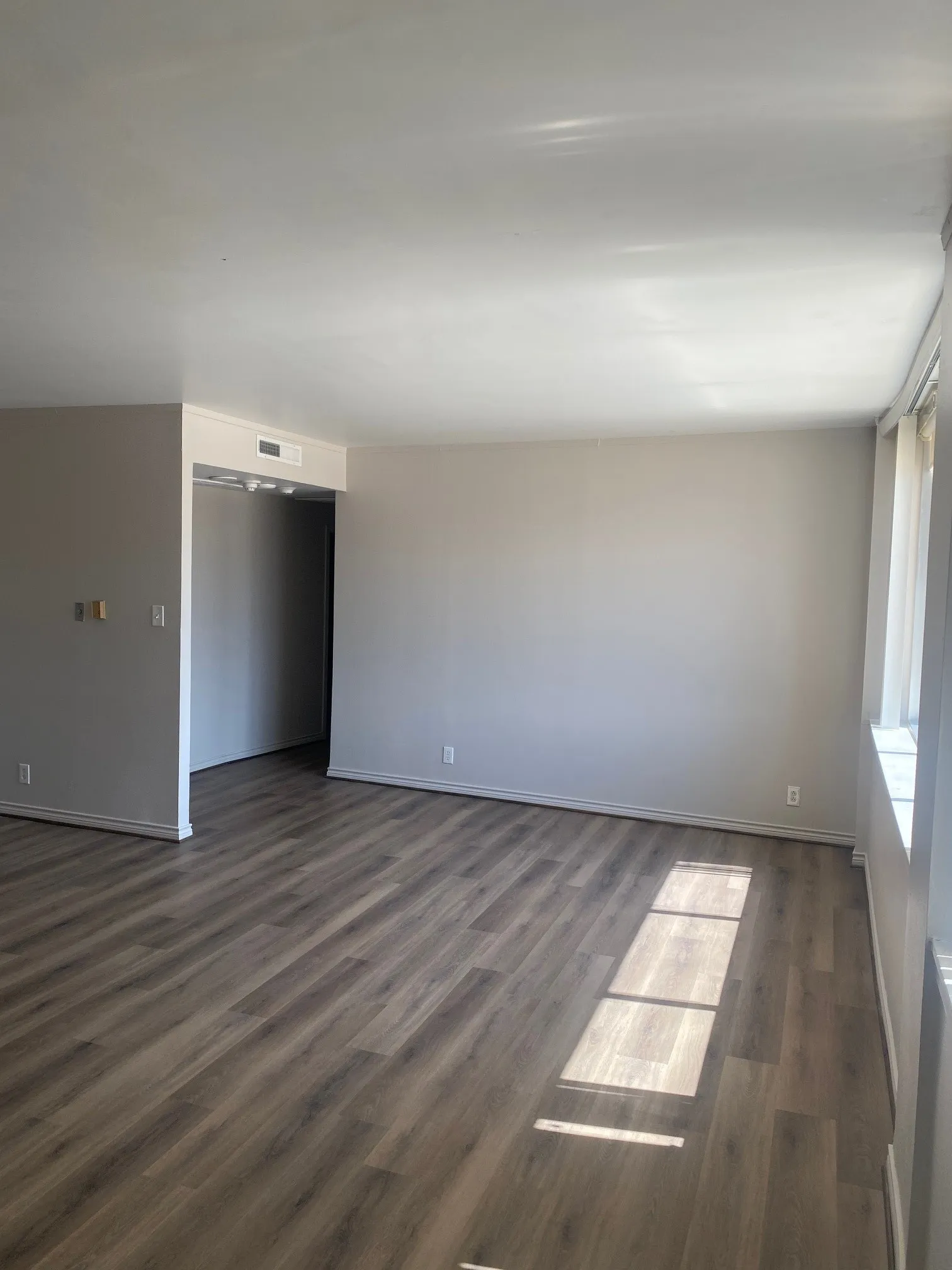 Condominium For Sale in Dallas County , 6211 W Northwest Highway 307, Dallas, Texas 75225, 2 Bedroom, 2 Bathroom, 1 Garage spaces, 1,115 Sqft, built in 1966, mls#21389507, Real Estate Agent in Dallas, Homes For Sale in Dallas county, Homes For Sale in Dallas, Realtor in Dallas Texas, Real Estate Brokerage Independent Realty Texas, Luminita Cordes Realtor