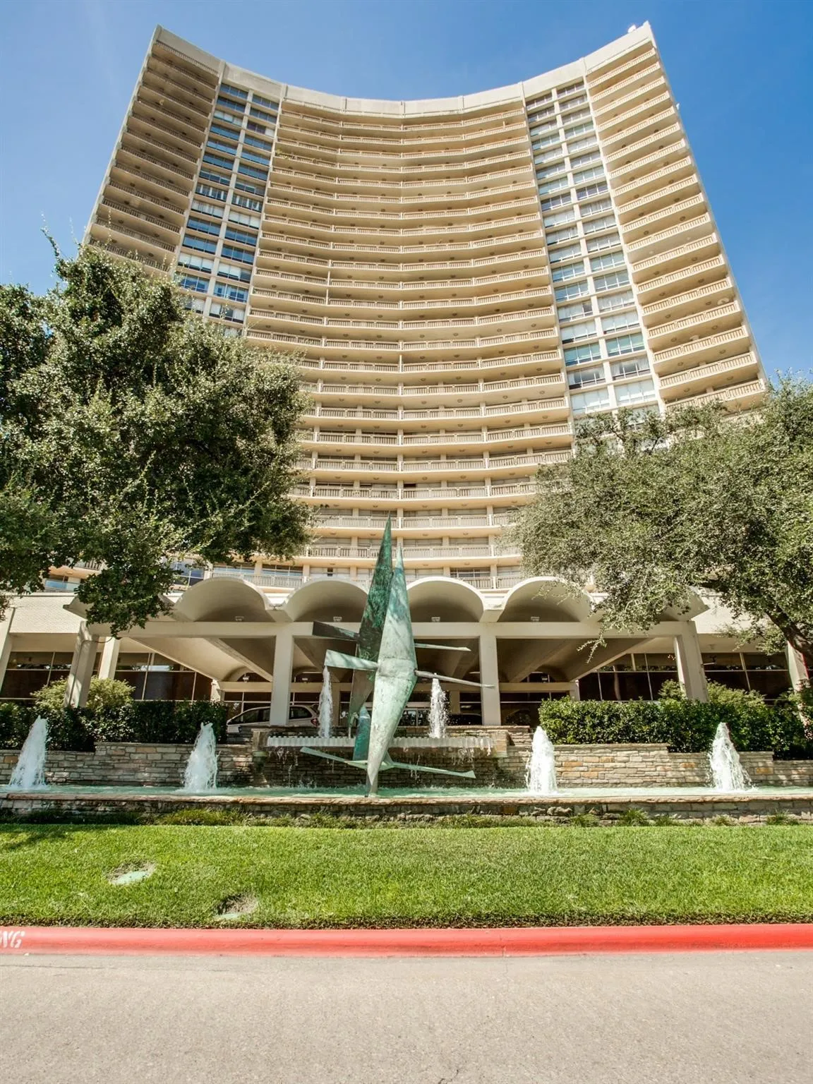 Condominium For Sale in Dallas County , 6211 W Northwest Highway 307, Dallas, Texas 75225, 2 Bedroom, 2 Bathroom, 1 Garage spaces, 1,115 Sqft, built in 1966, mls#21389507, Real Estate Agent in Dallas, Homes For Sale in Dallas county, Homes For Sale in Dallas, Realtor in Dallas Texas, Real Estate Brokerage Independent Realty Texas, Luminita Cordes Realtor